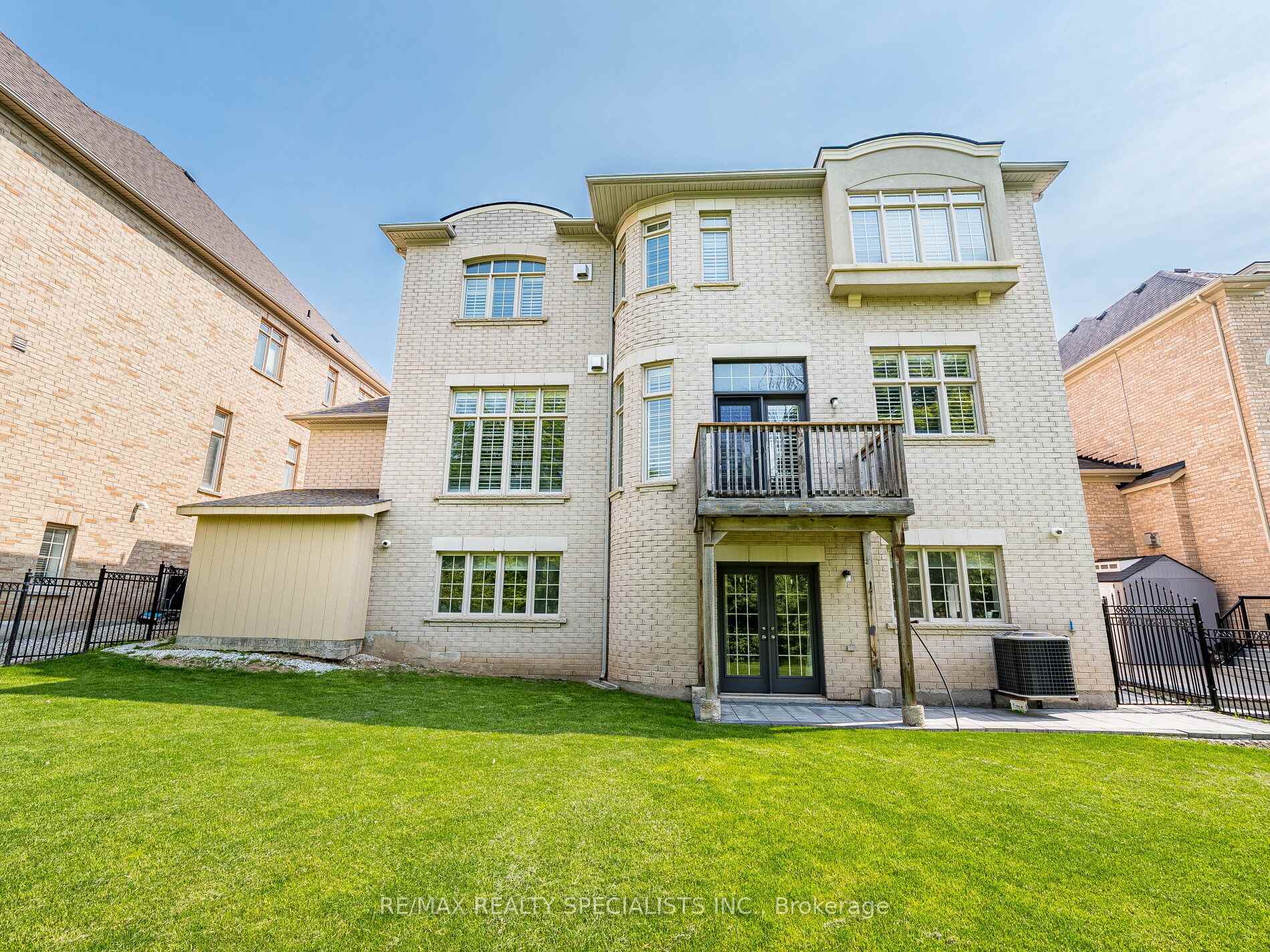 Photo 47 of 28 Elbern Markell Drive W, Brampton, Credit Valley — HOMEH