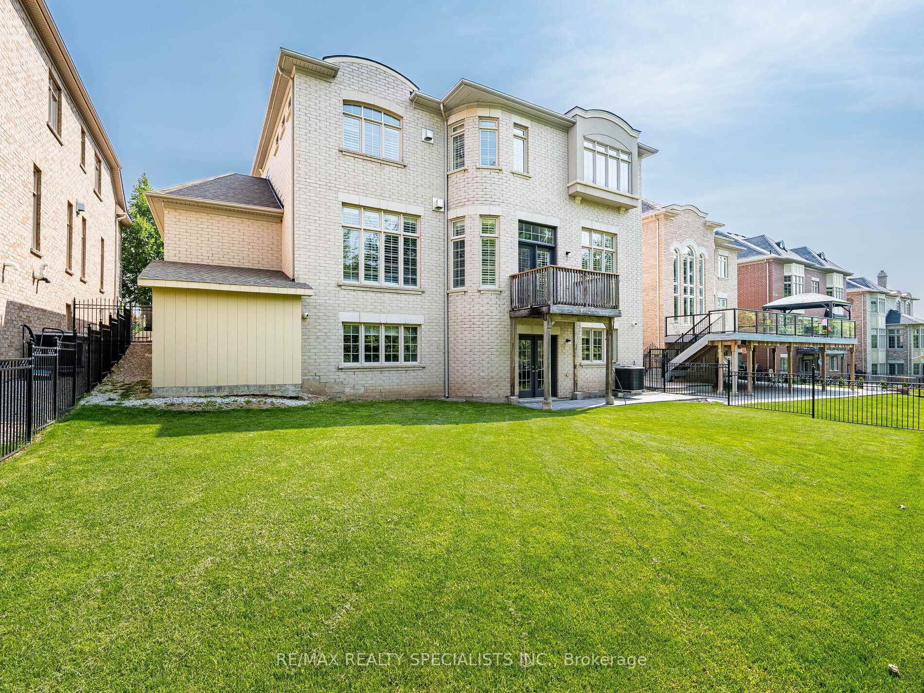 Photo 48 of 28 Elbern Markell Drive W, Brampton, Credit Valley — HOMEH