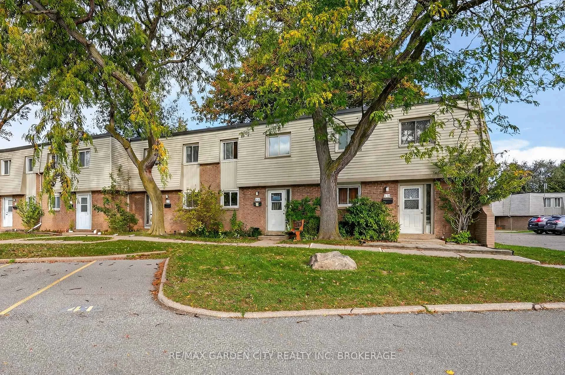 Photo 1 of Unit 133, 17 Old Pine Trail, St. Catharines, Carlton/Bunting — HOMEH