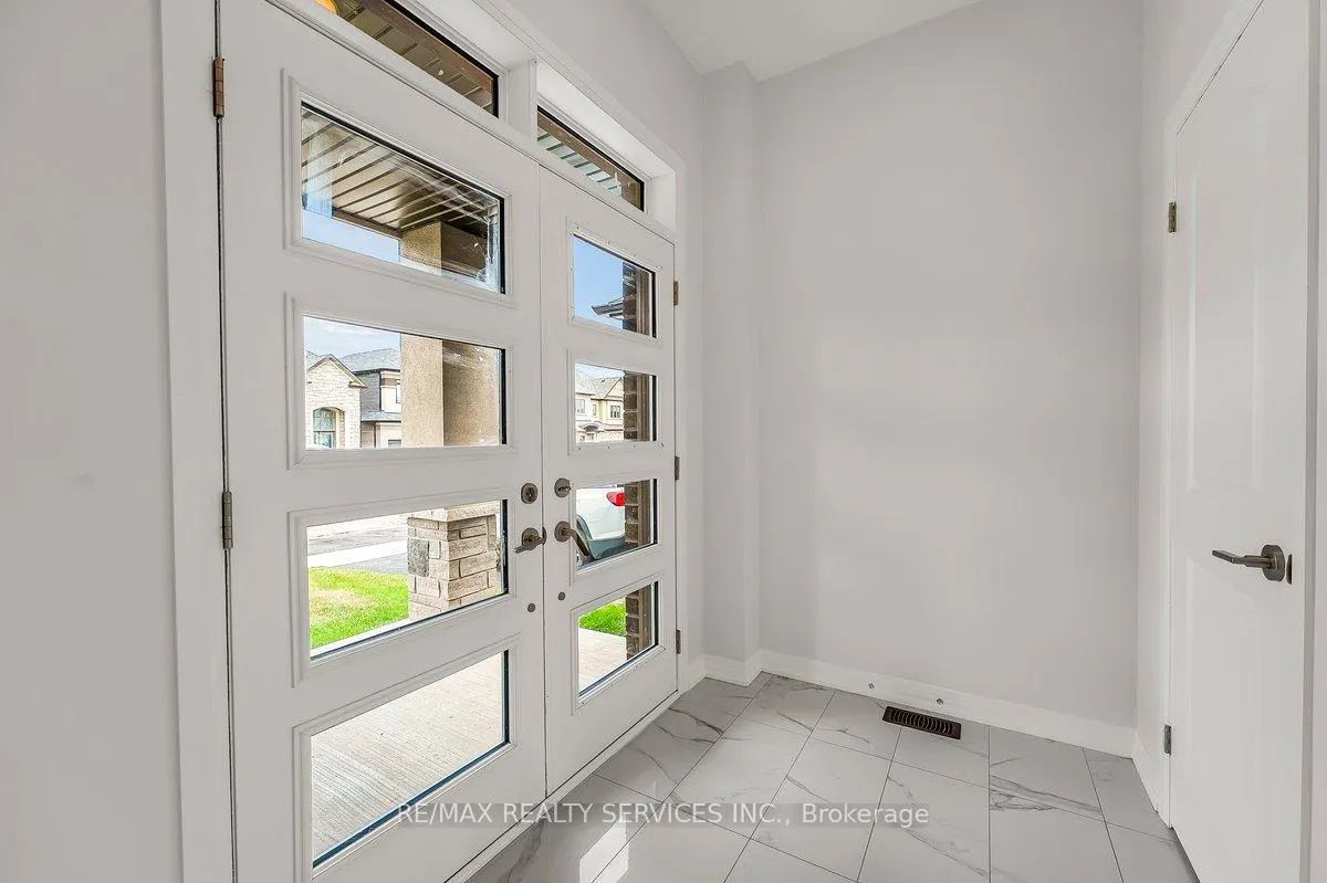 Photo 4 of 76 Hitchman Street, Brant, Paris — HOMEH