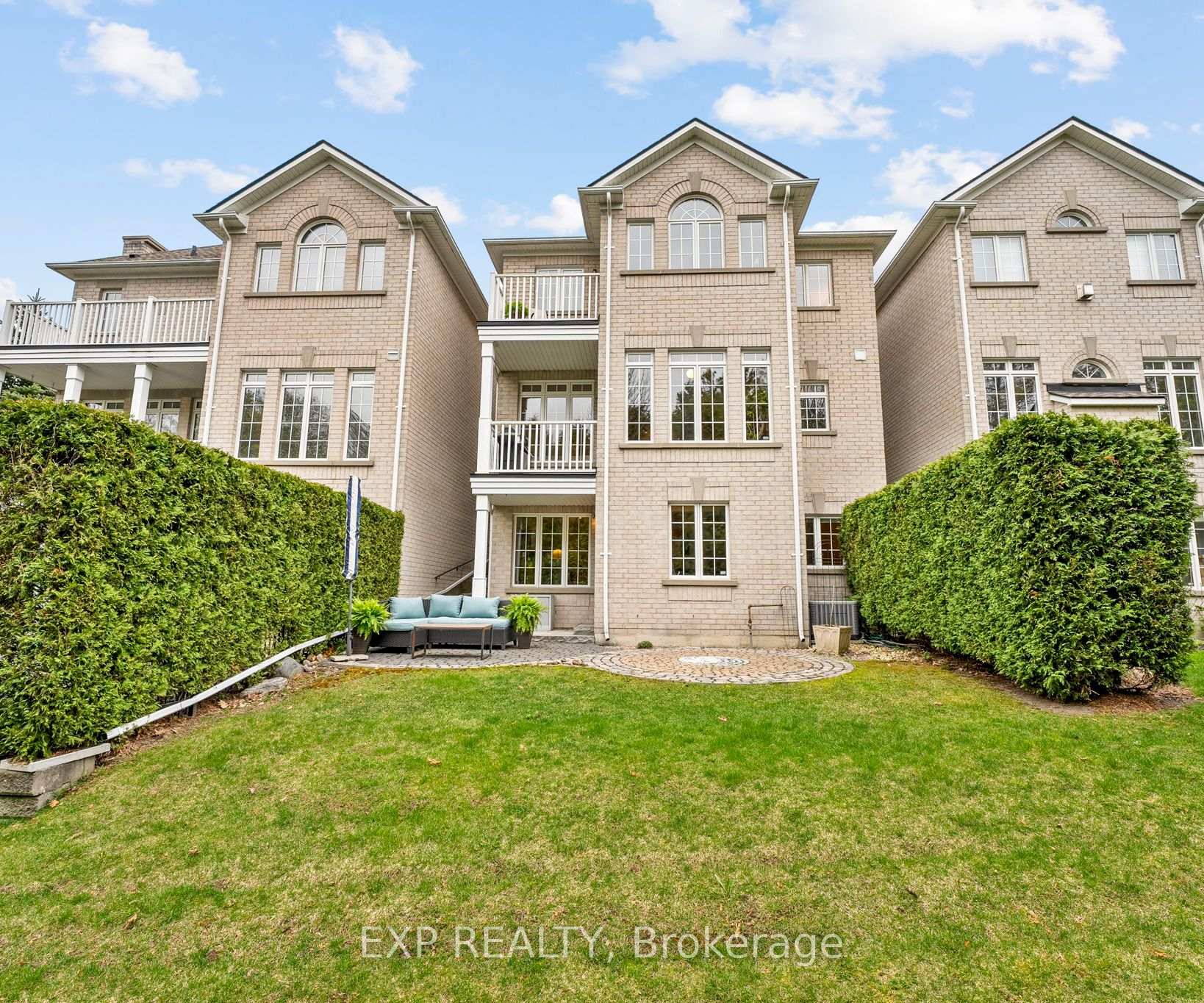 Photo 2 of 54 Stonecliffe Crescent, Aurora, Aurora Estates — HOMEH