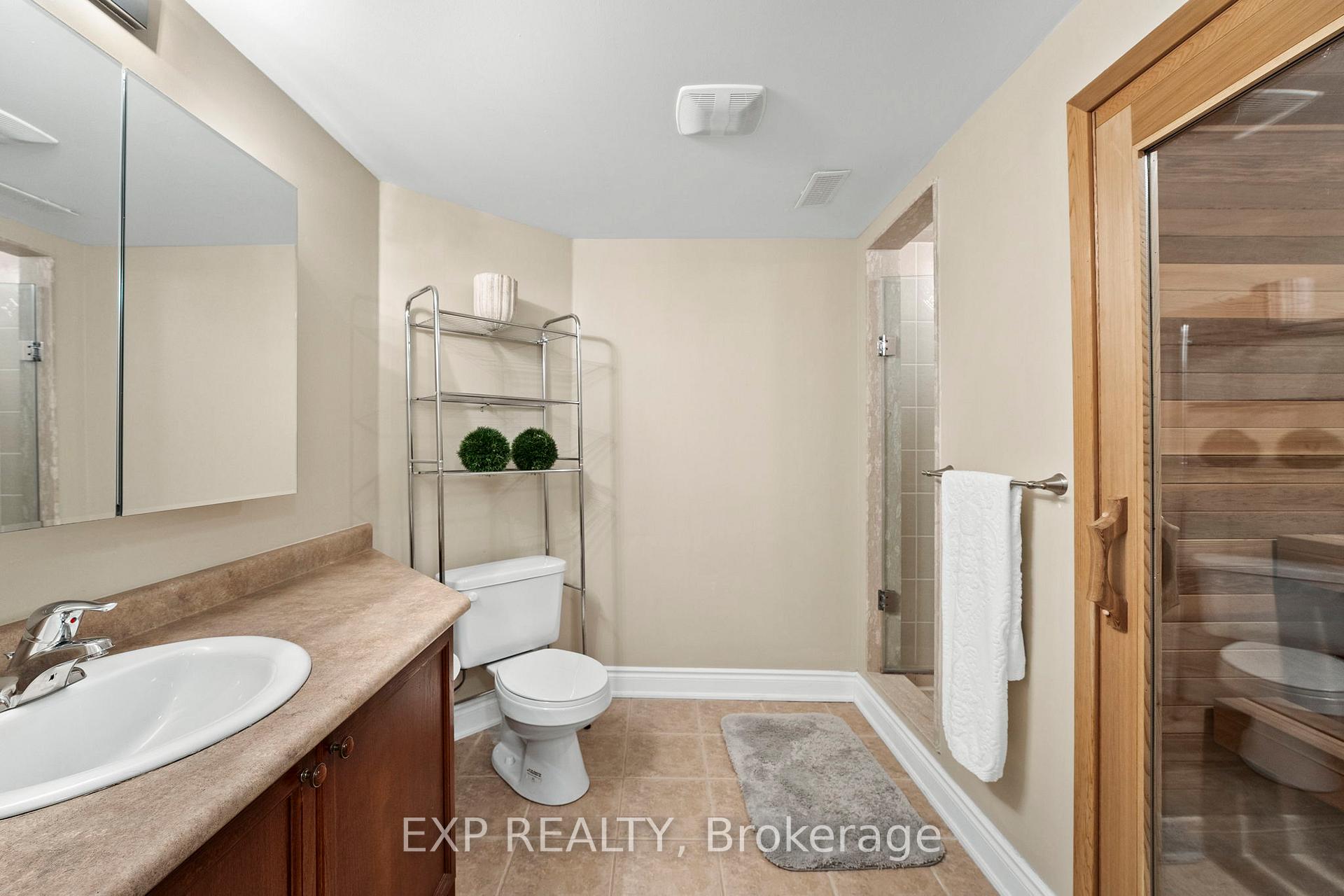 Photo 39 of 54 Stonecliffe Crescent, Aurora, Aurora Estates — HOMEH