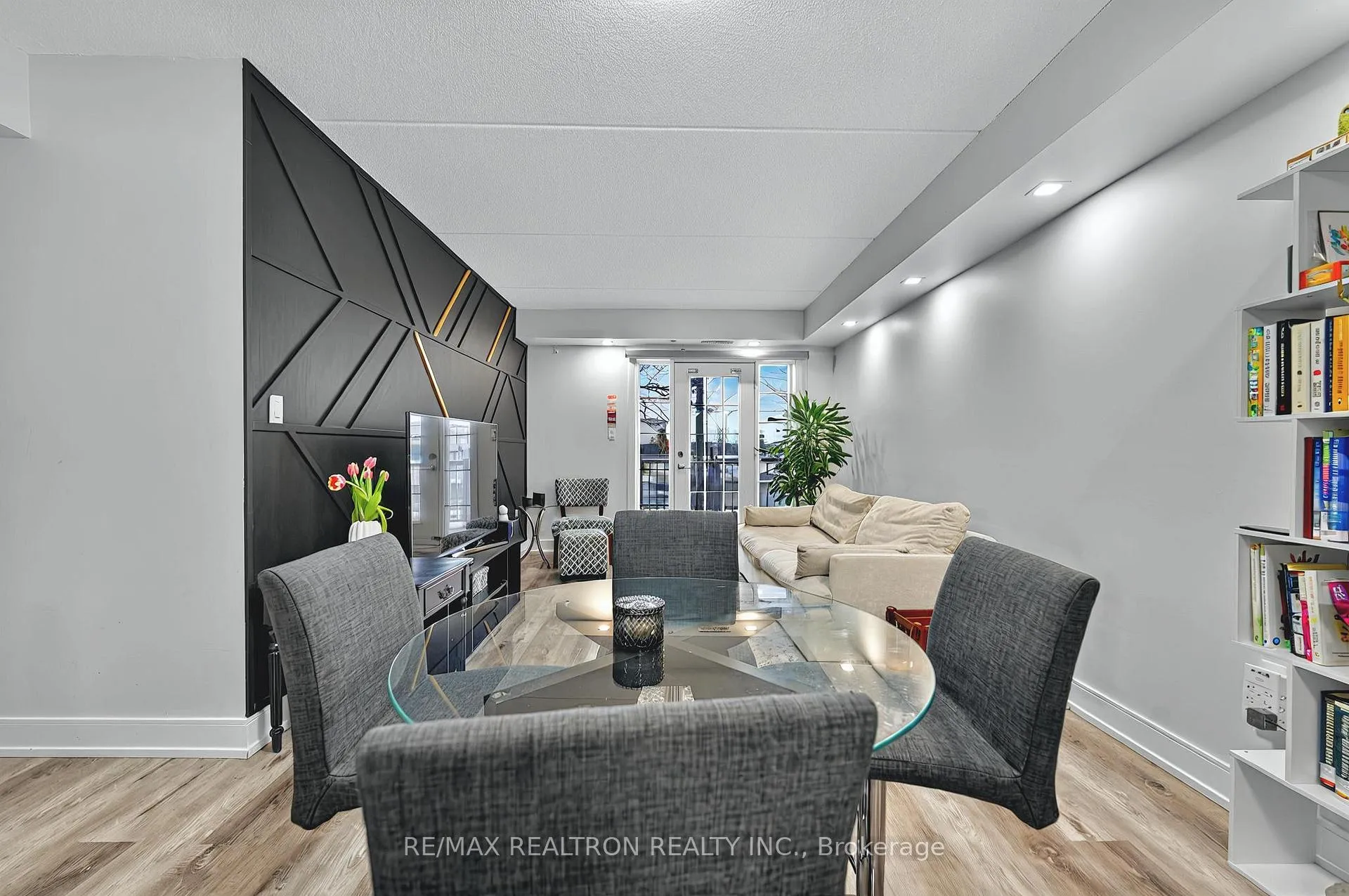 Photo 3 of Unit 110, 7428 Markham Road, Markham, Middlefield — HOMEH