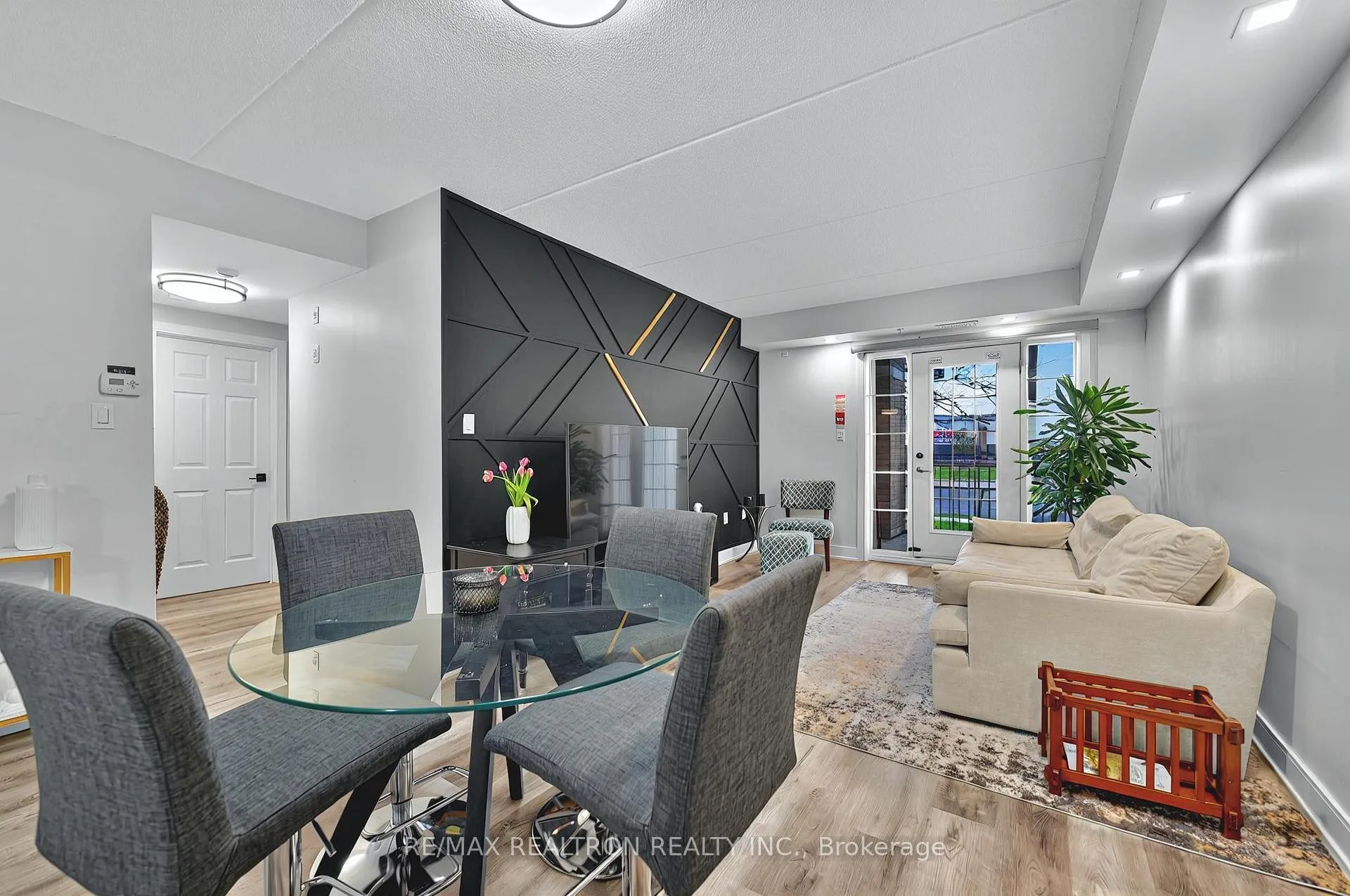 Photo 4 of Unit 110, 7428 Markham Road, Markham, Middlefield — HOMEH