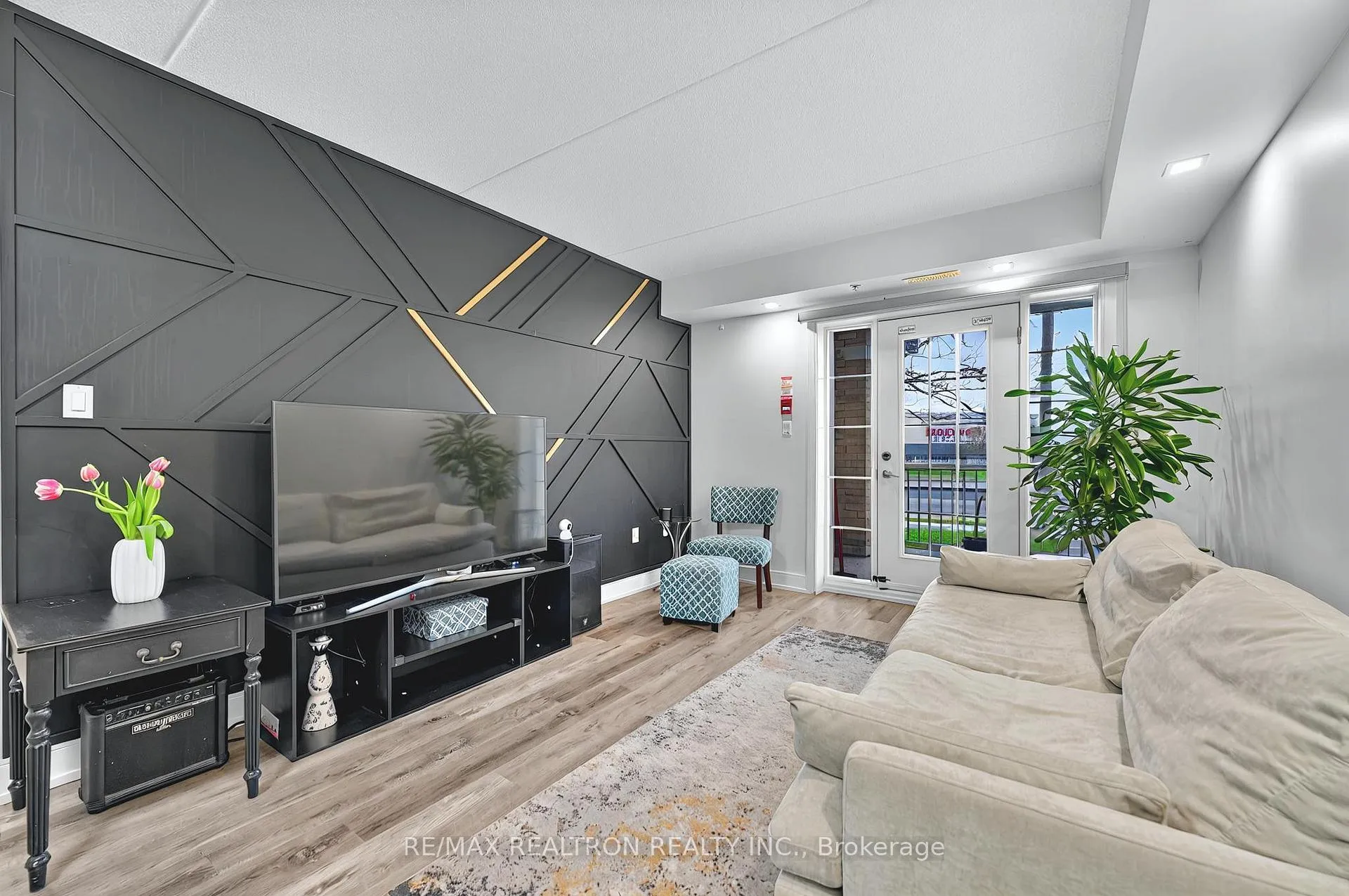 Photo 5 of Unit 110, 7428 Markham Road, Markham, Middlefield — HOMEH