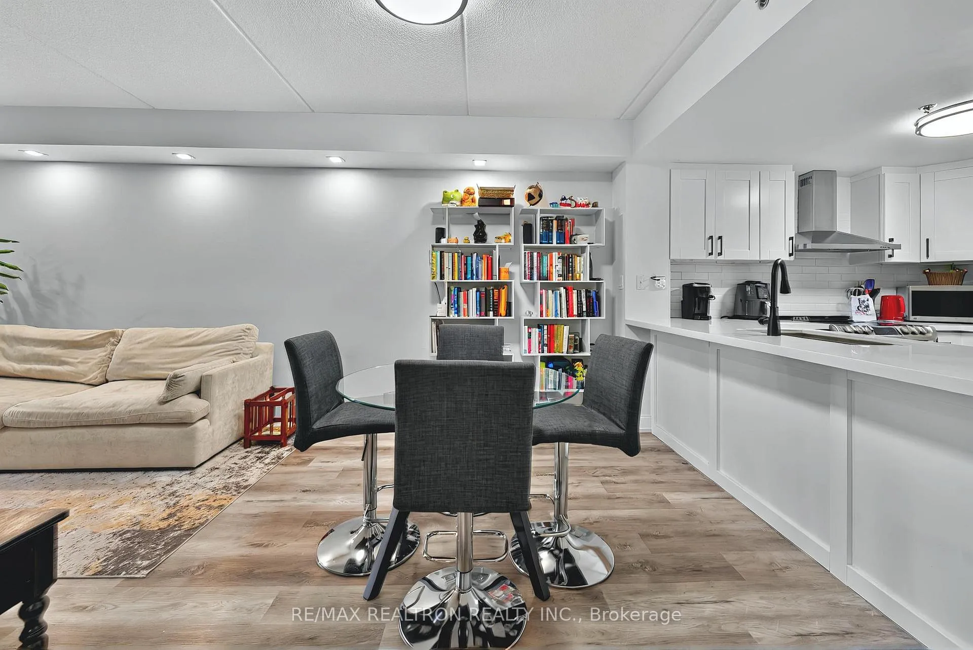 Photo 7 of Unit 110, 7428 Markham Road, Markham, Middlefield — HOMEH