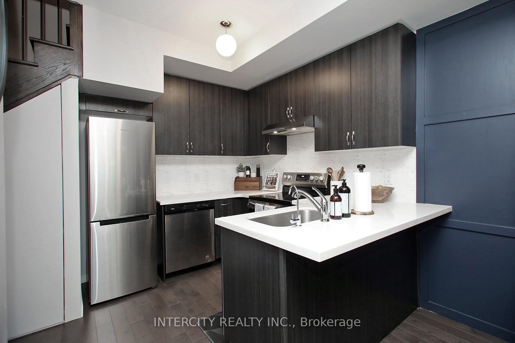 Photo 6 of Unit 45, 300 Alex Gardner Circle, Aurora, Aurora Heights — HOMEH