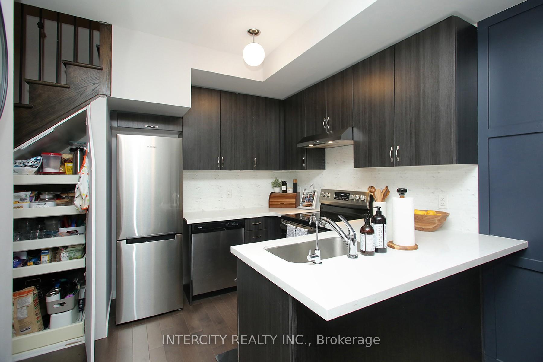 Photo 7 of Unit 45, 300 Alex Gardner Circle, Aurora, Aurora Heights — HOMEH