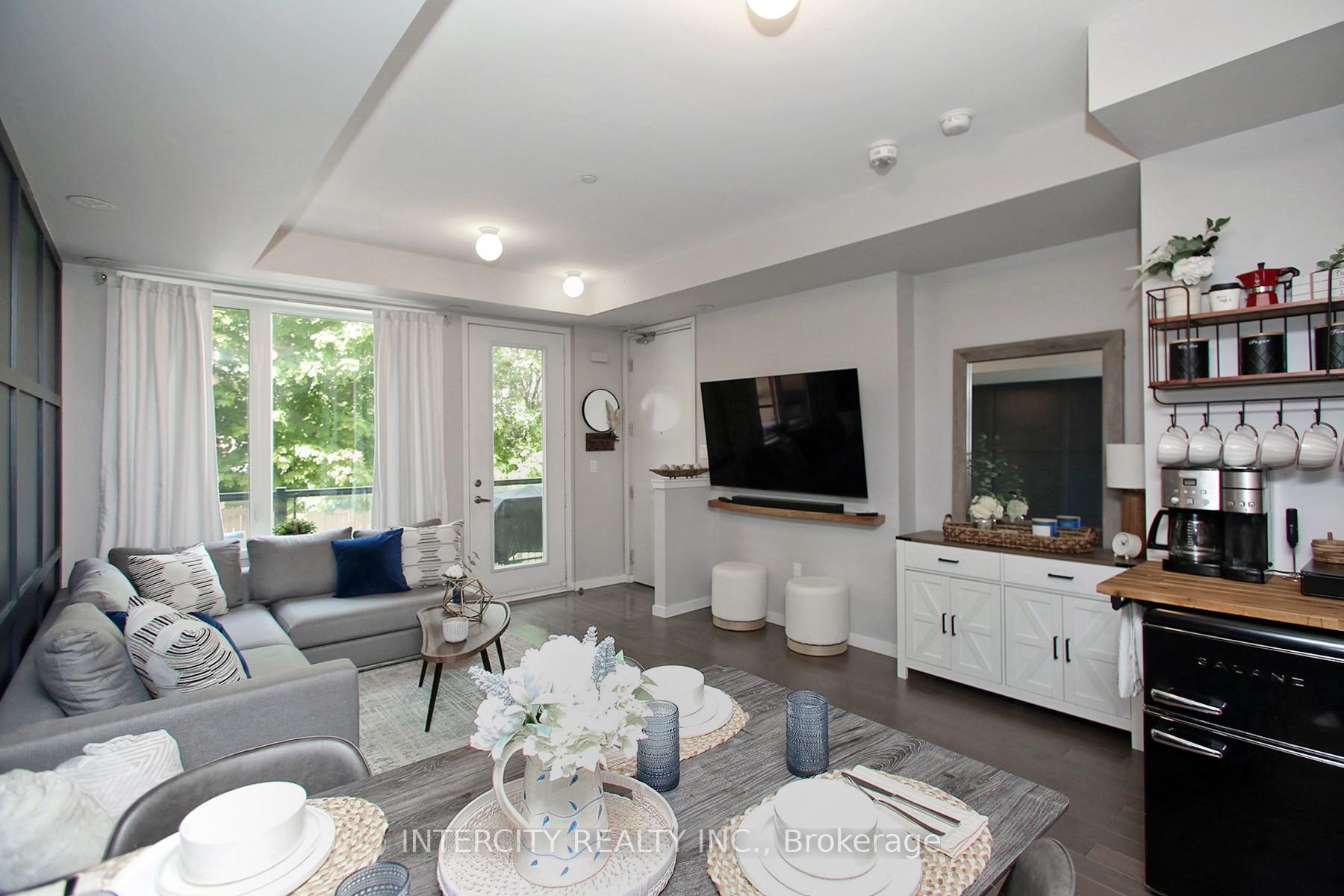 Photo 10 of Unit 45, 300 Alex Gardner Circle, Aurora, Aurora Heights — HOMEH