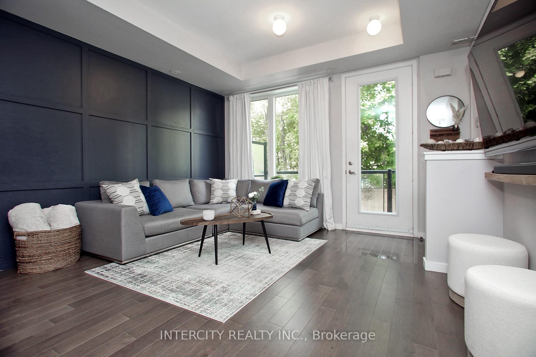 Photo 11 of Unit 45, 300 Alex Gardner Circle, Aurora, Aurora Heights — HOMEH
