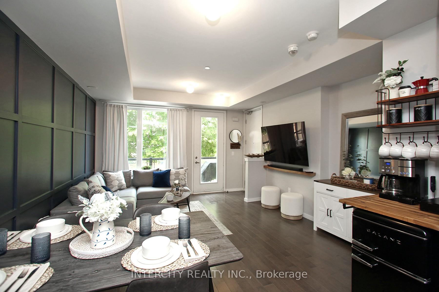 Photo 12 of Unit 45, 300 Alex Gardner Circle, Aurora, Aurora Heights — HOMEH