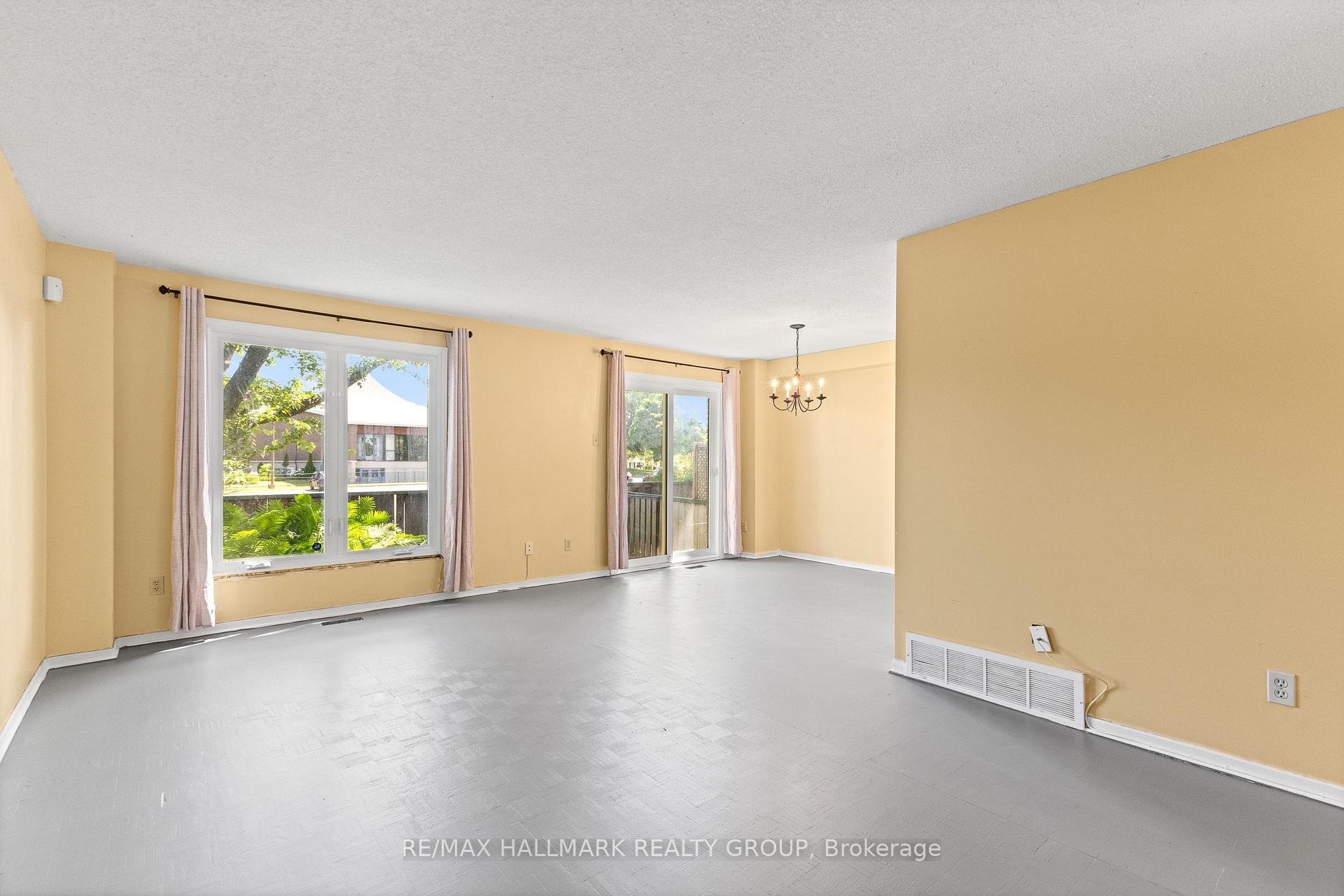 Photo 5 of 55 River Garden Private, Ottawa, Mooneys Bay/Riverside Park — HOMEH