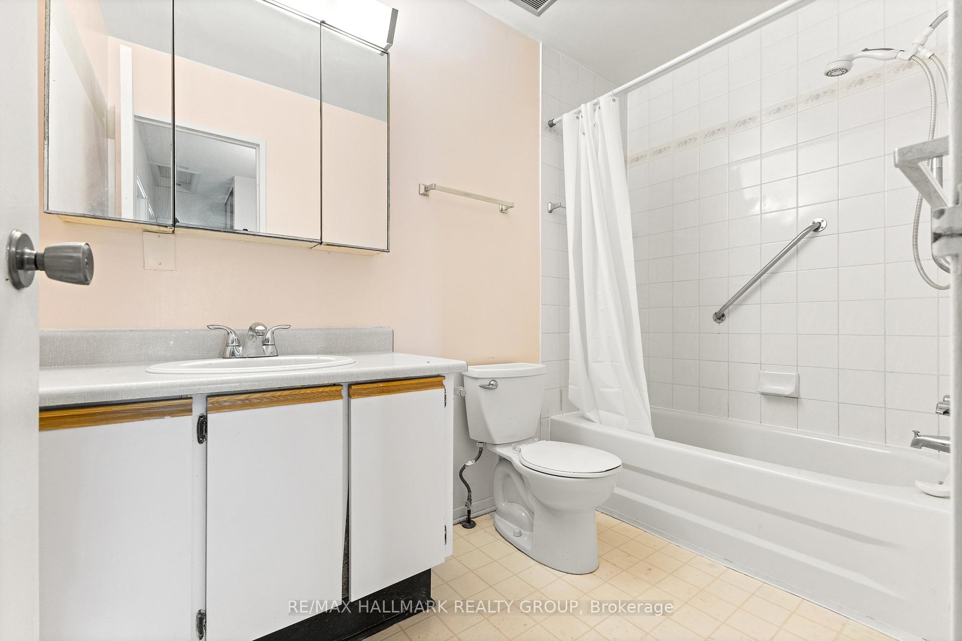 Photo 19 of 55 River Garden Private, Ottawa, Mooneys Bay/Riverside Park — HOMEH