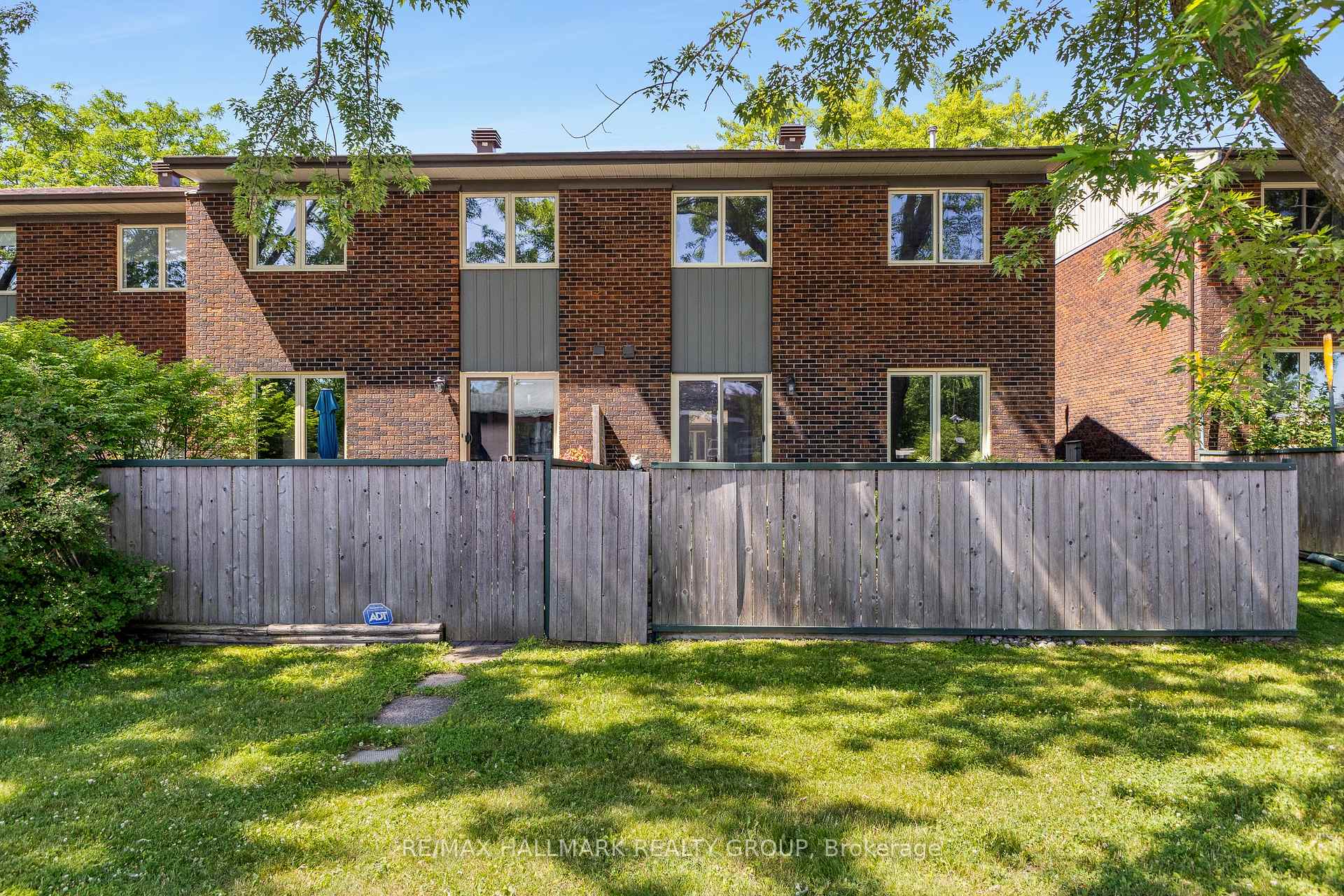 Photo 31 of 55 River Garden Private, Ottawa, Mooneys Bay/Riverside Park — HOMEH