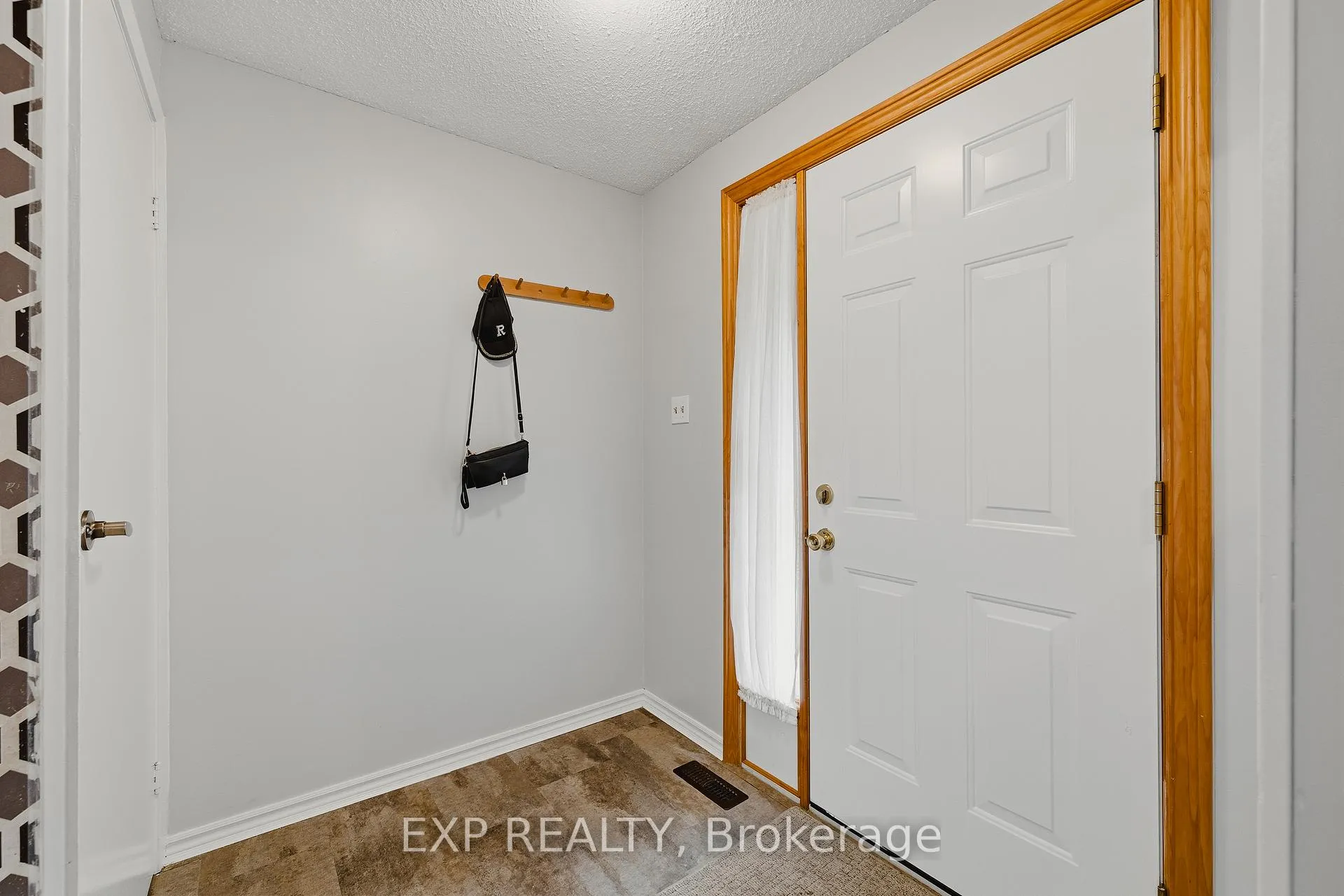Photo 4 of Unit 69, 539 Willow Road, Guelph, Willow West/Sugarbush/West Acres — HOMEH