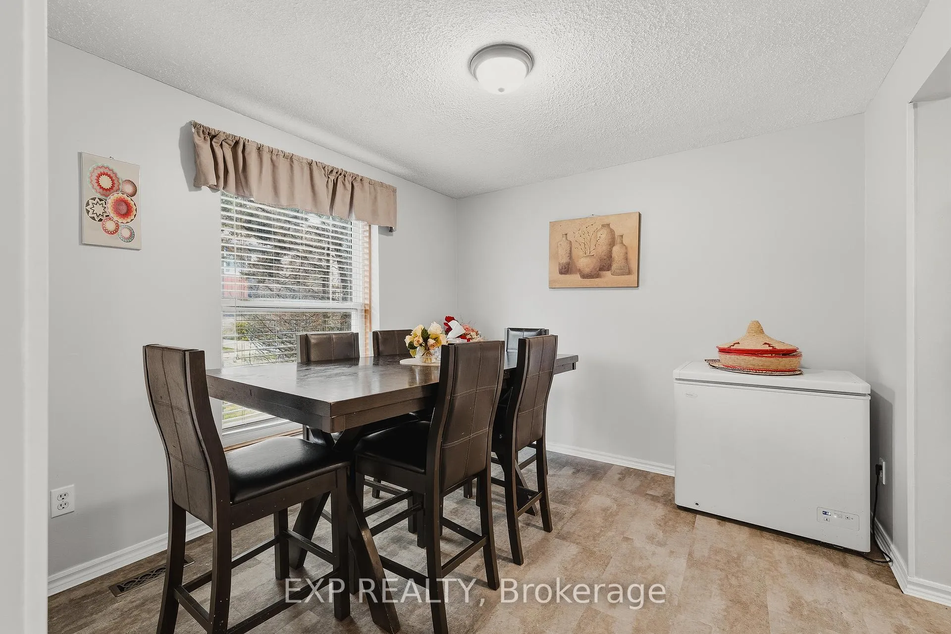 Photo 5 of Unit 69, 539 Willow Road, Guelph, Willow West/Sugarbush/West Acres — HOMEH