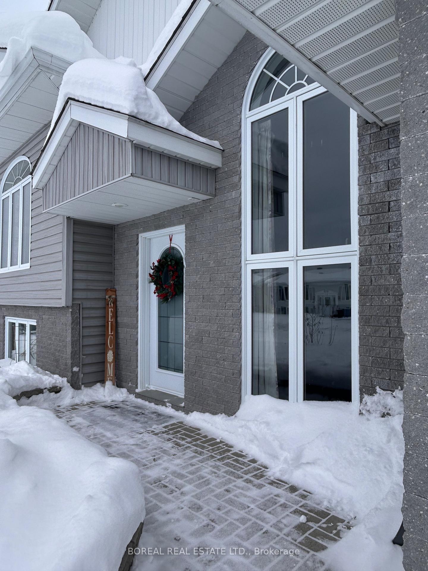 Photo 2 of 95 Alexandra Avenue, Cochrane — HOMEH