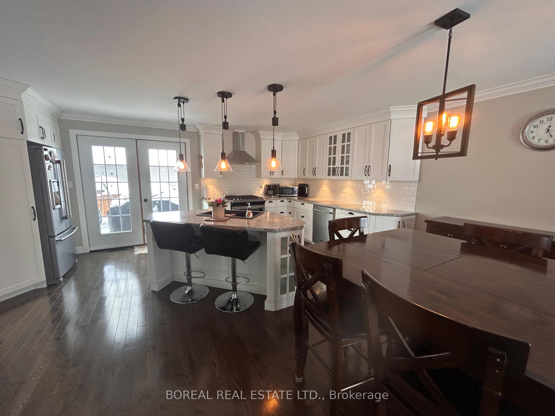 Photo 6 of 95 Alexandra Avenue, Cochrane — HOMEH