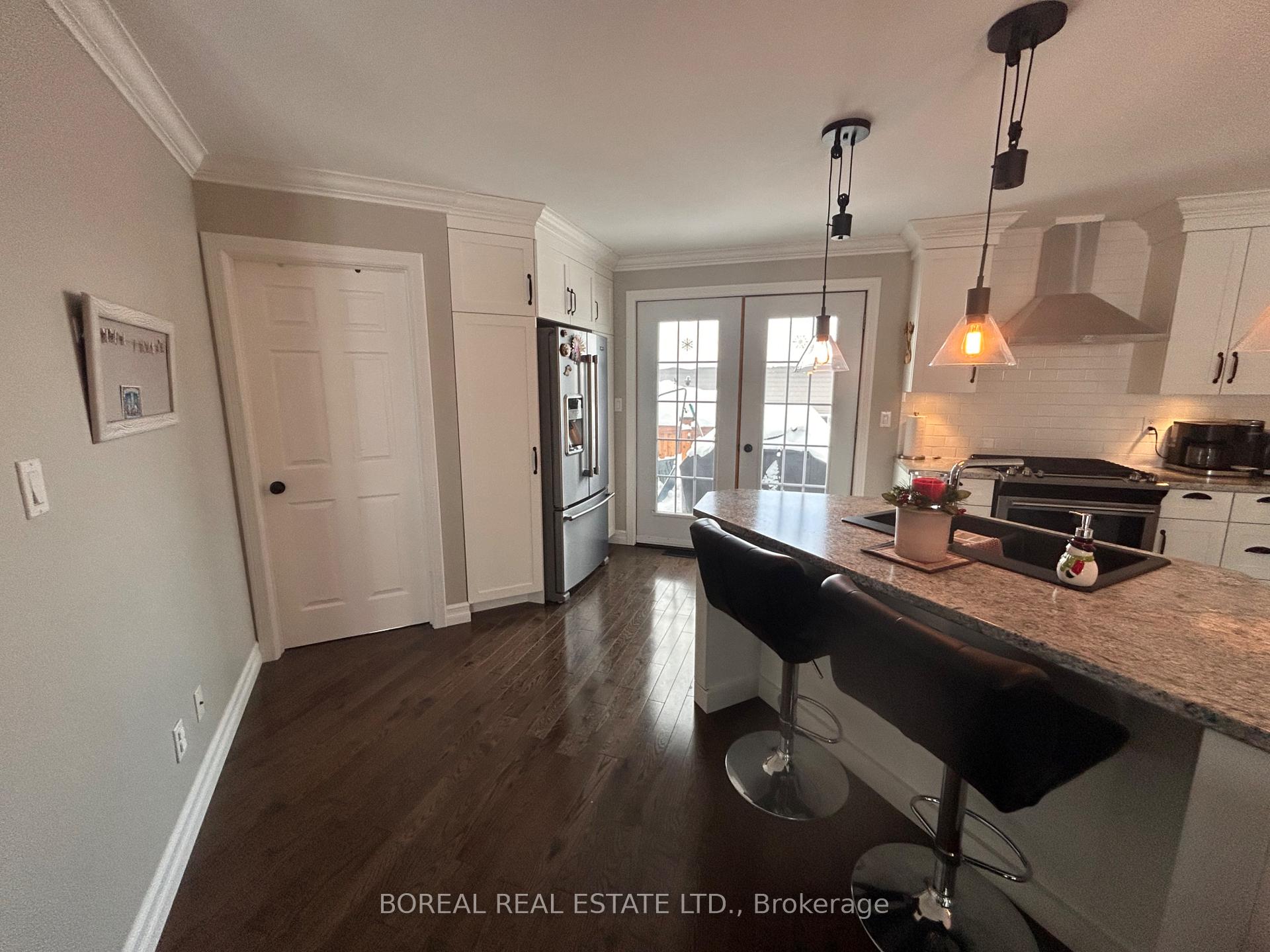 Photo 7 of 95 Alexandra Avenue, Cochrane — HOMEH