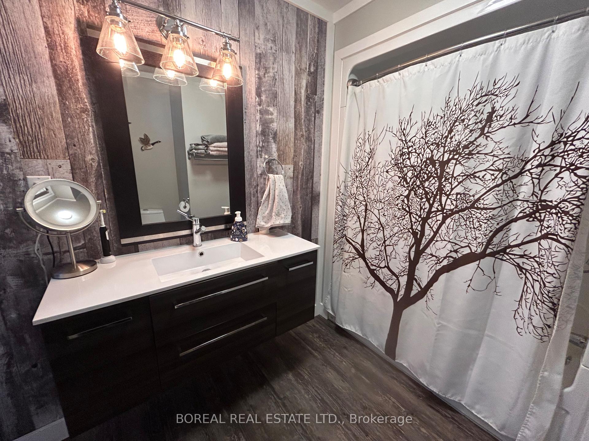 Photo 13 of 95 Alexandra Avenue, Cochrane — HOMEH