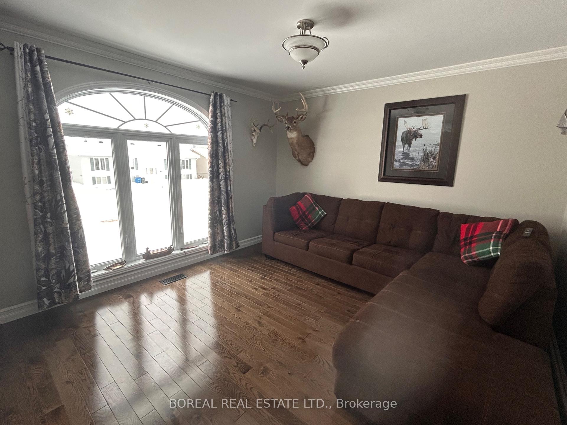 Photo 16 of 95 Alexandra Avenue, Cochrane — HOMEH
