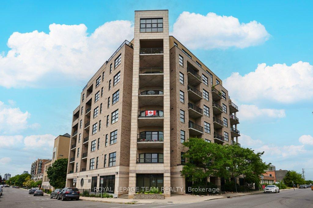 Front of Unit 604, 320 Parkdale Avenue