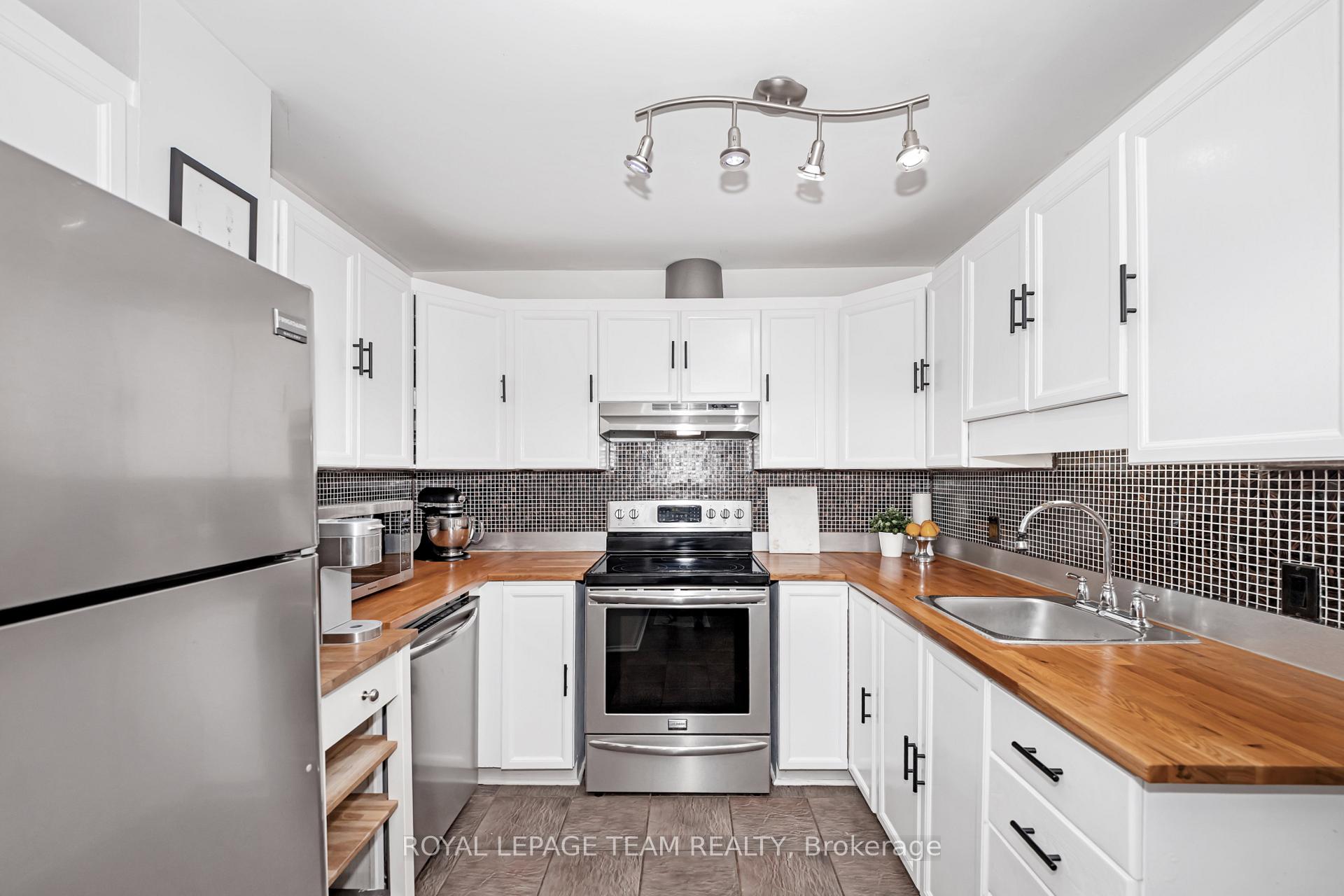 Photo 18 of Unit 5, 5 Timberview Way, Ottawa, Westcliffe Estates — HOMEH
