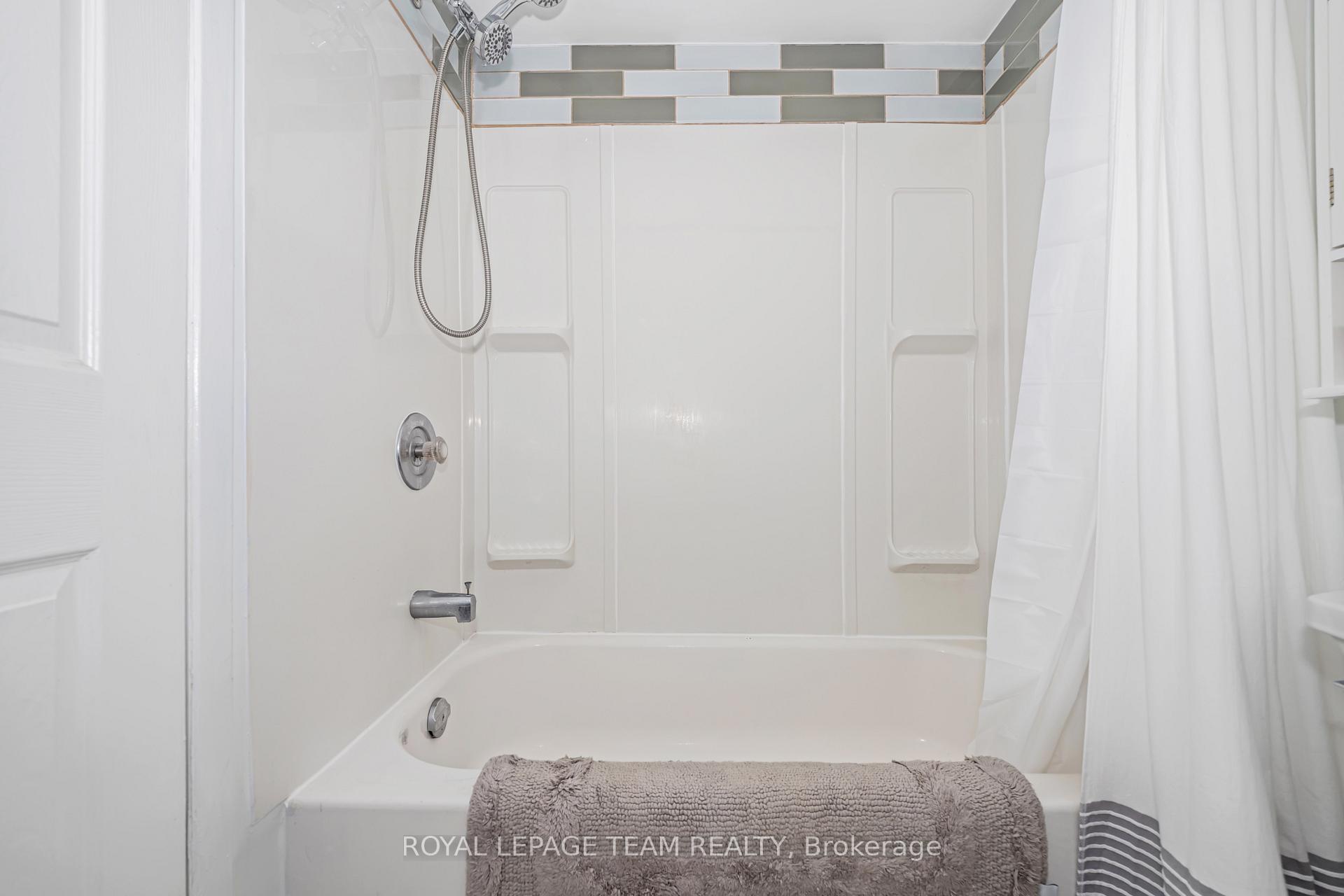 Photo 24 of Unit 5, 5 Timberview Way, Ottawa, Westcliffe Estates — HOMEH