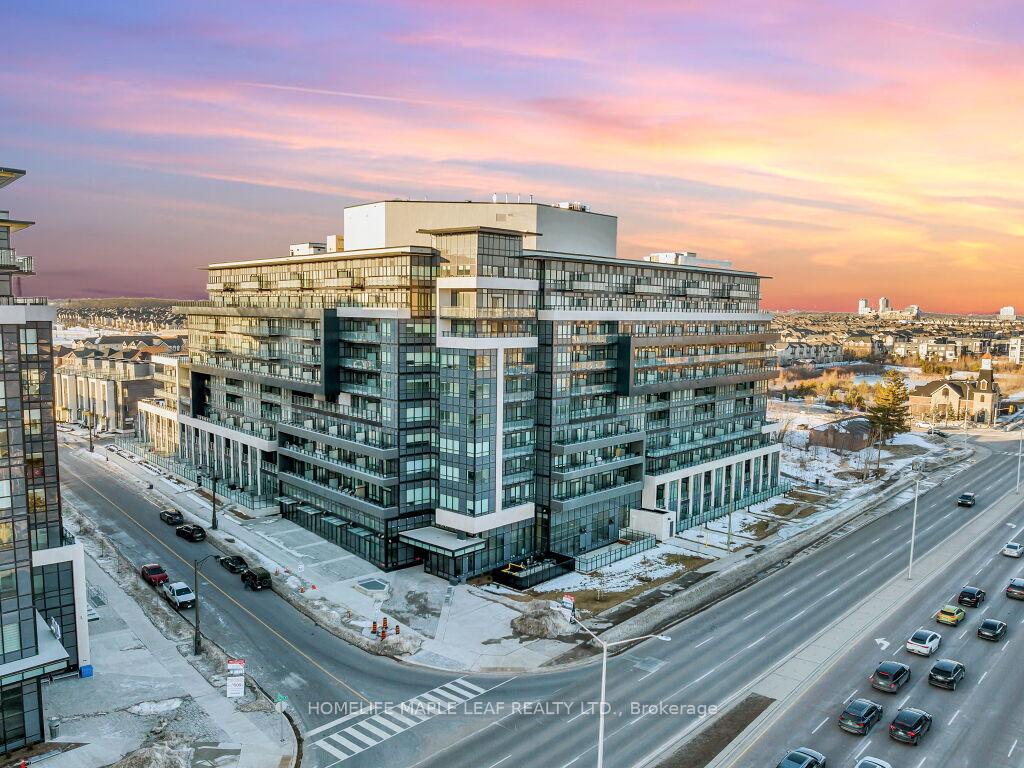 Front of Unit 708, 395 Dundas Street W