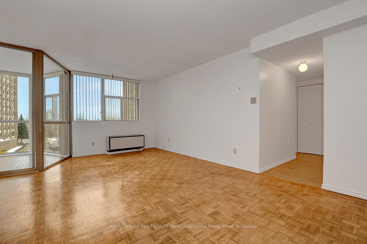 Photo 11 of Unit 412, 2760 Carousel Crescent, Ottawa, Emerald Woods/Sawmill Creek — HOMEH