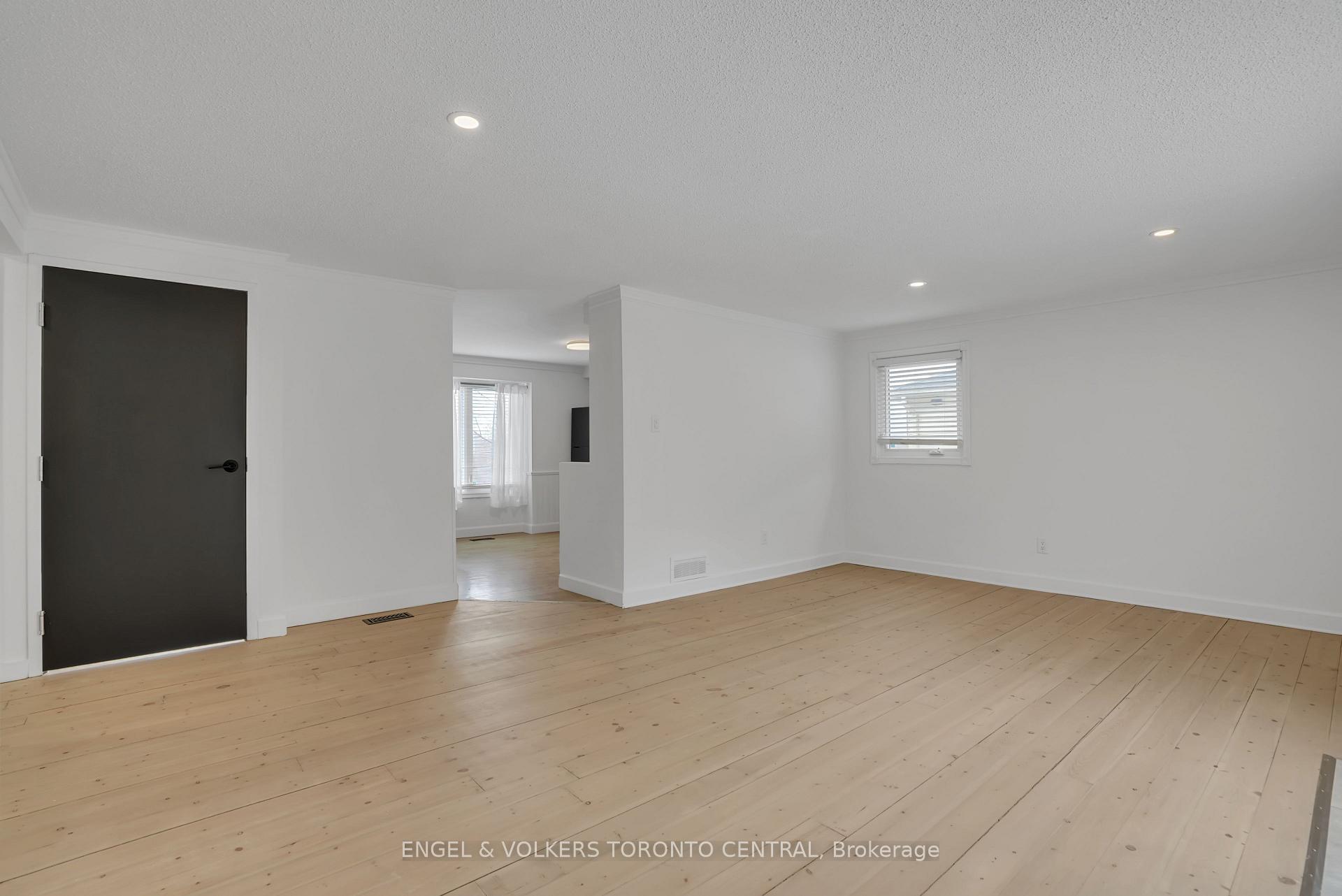 Photo 3 of 192 Edgehill Drive, Barrie, 400 North — HOMEH