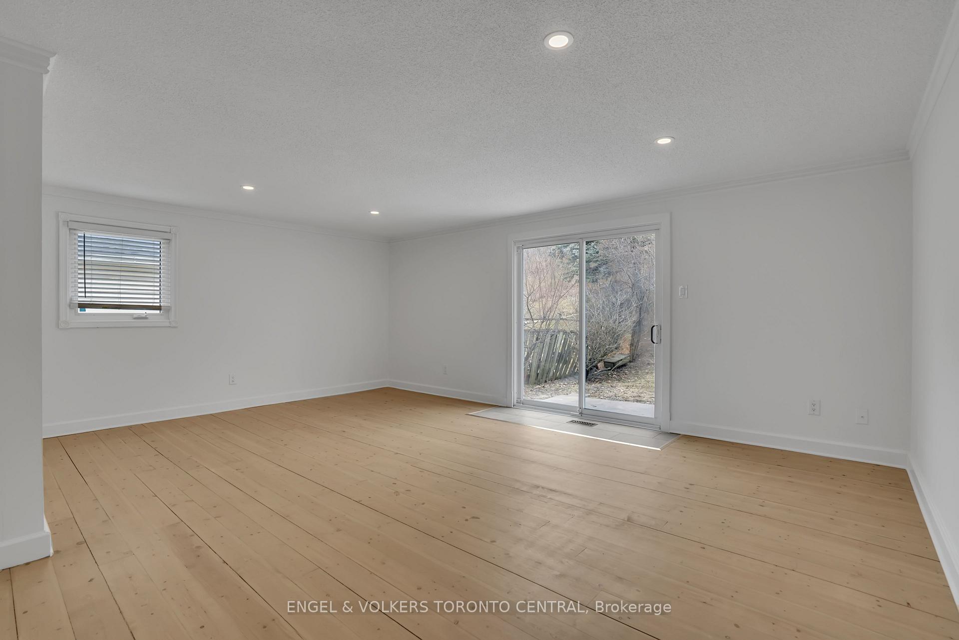 Photo 8 of 192 Edgehill Drive, Barrie, 400 North — HOMEH