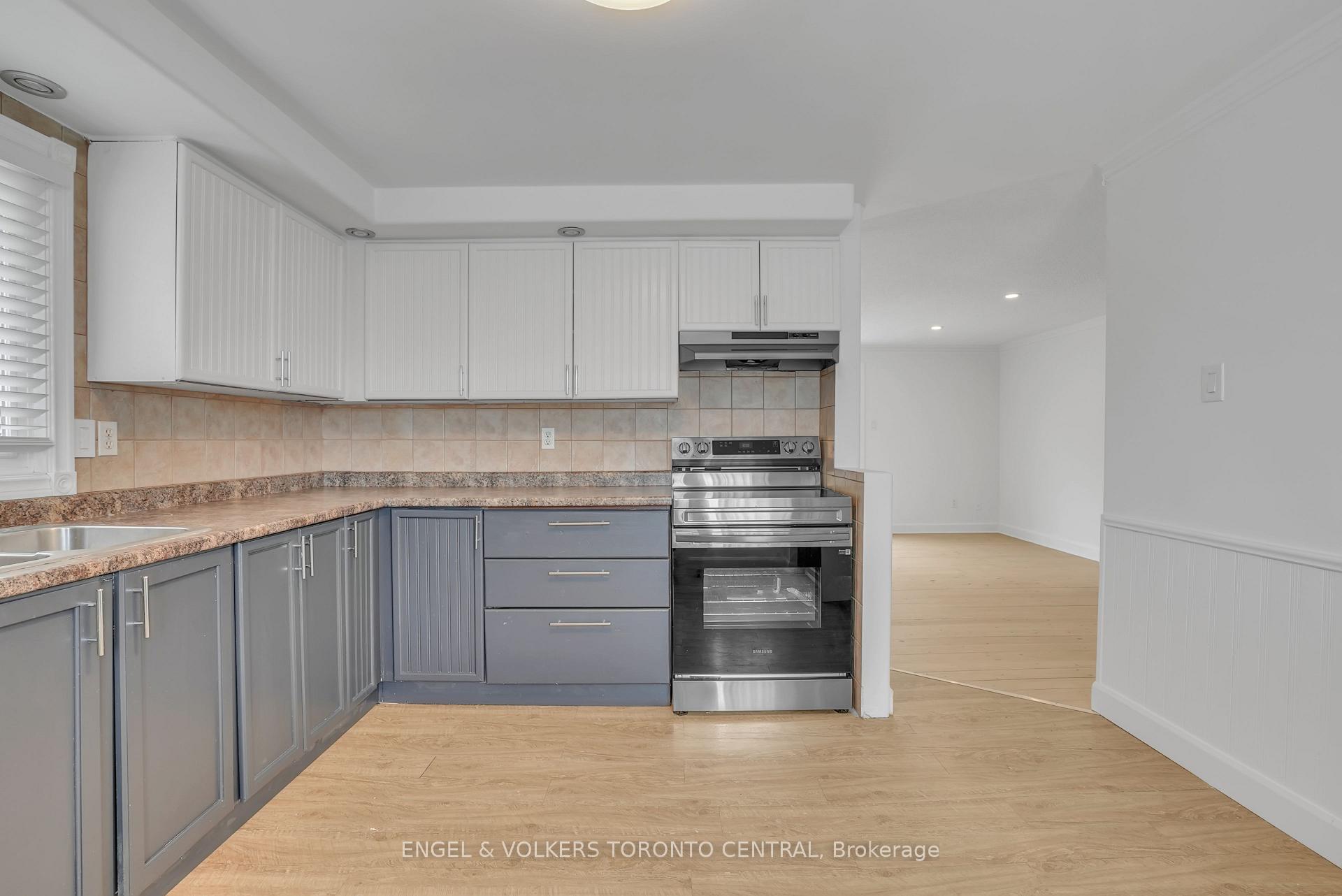 Photo 11 of 192 Edgehill Drive, Barrie, 400 North — HOMEH
