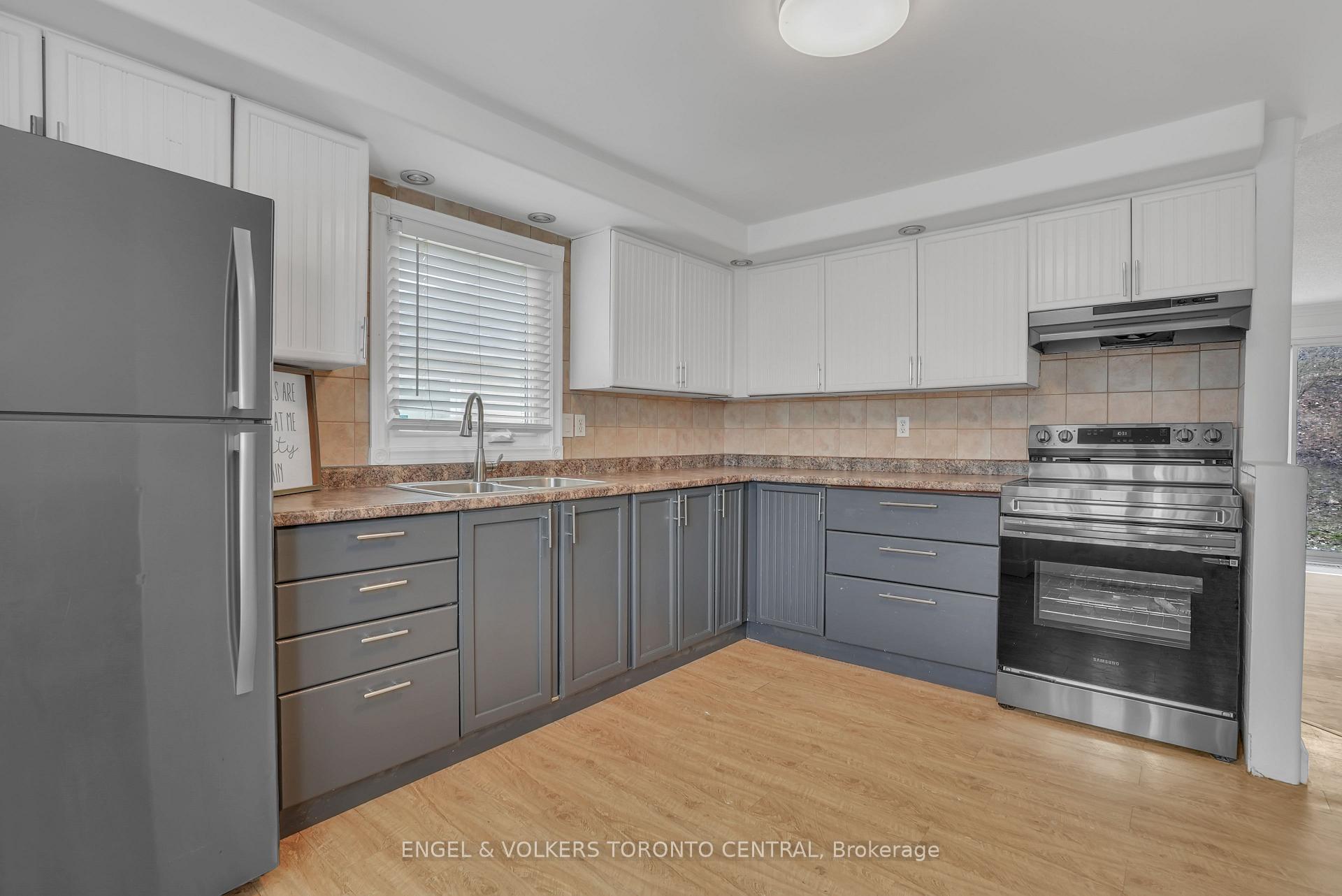Photo 12 of 192 Edgehill Drive, Barrie, 400 North — HOMEH
