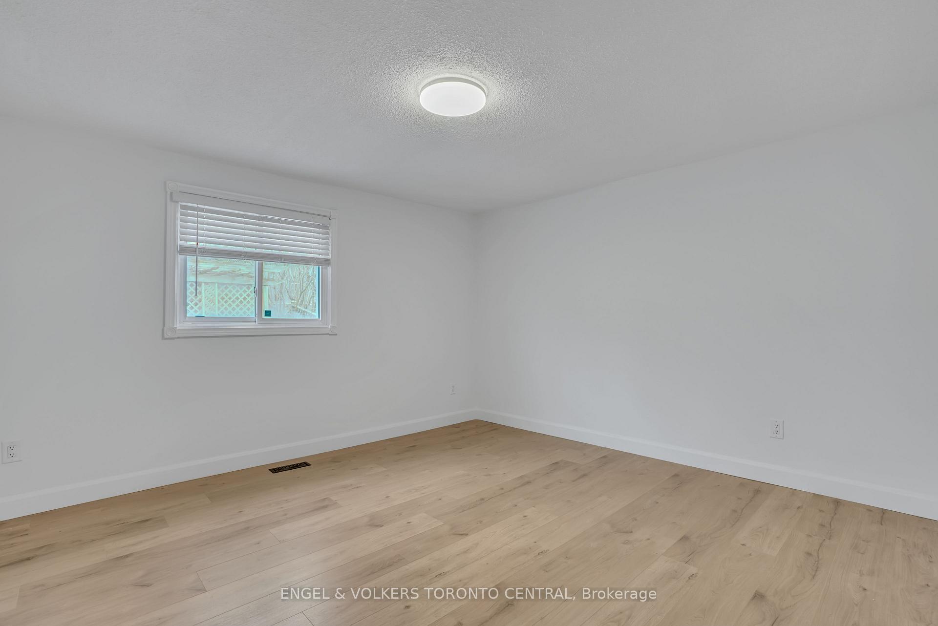 Photo 20 of 192 Edgehill Drive, Barrie, 400 North — HOMEH