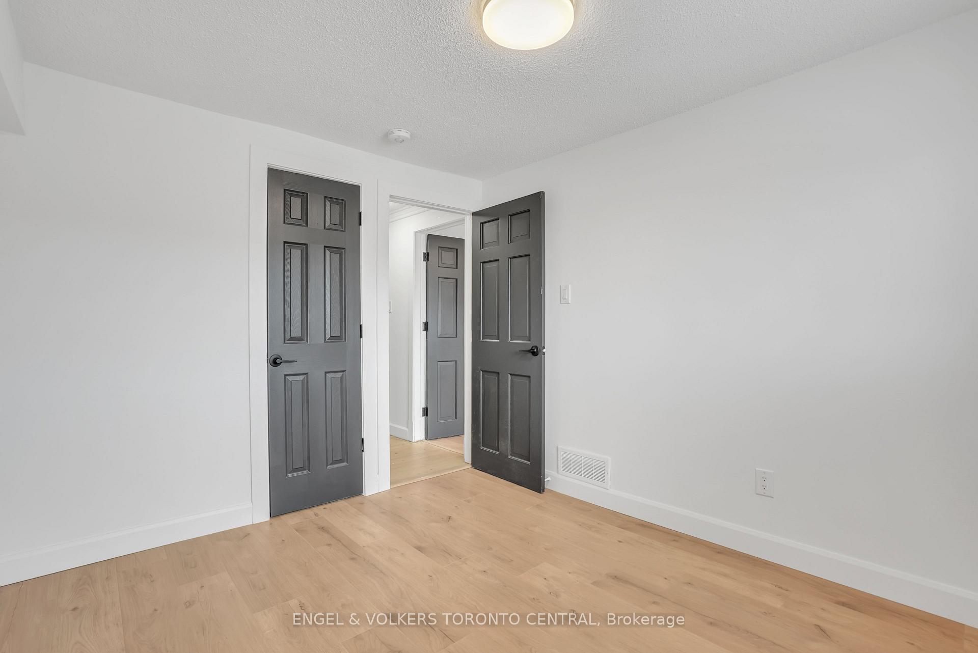 Photo 21 of 192 Edgehill Drive, Barrie, 400 North — HOMEH