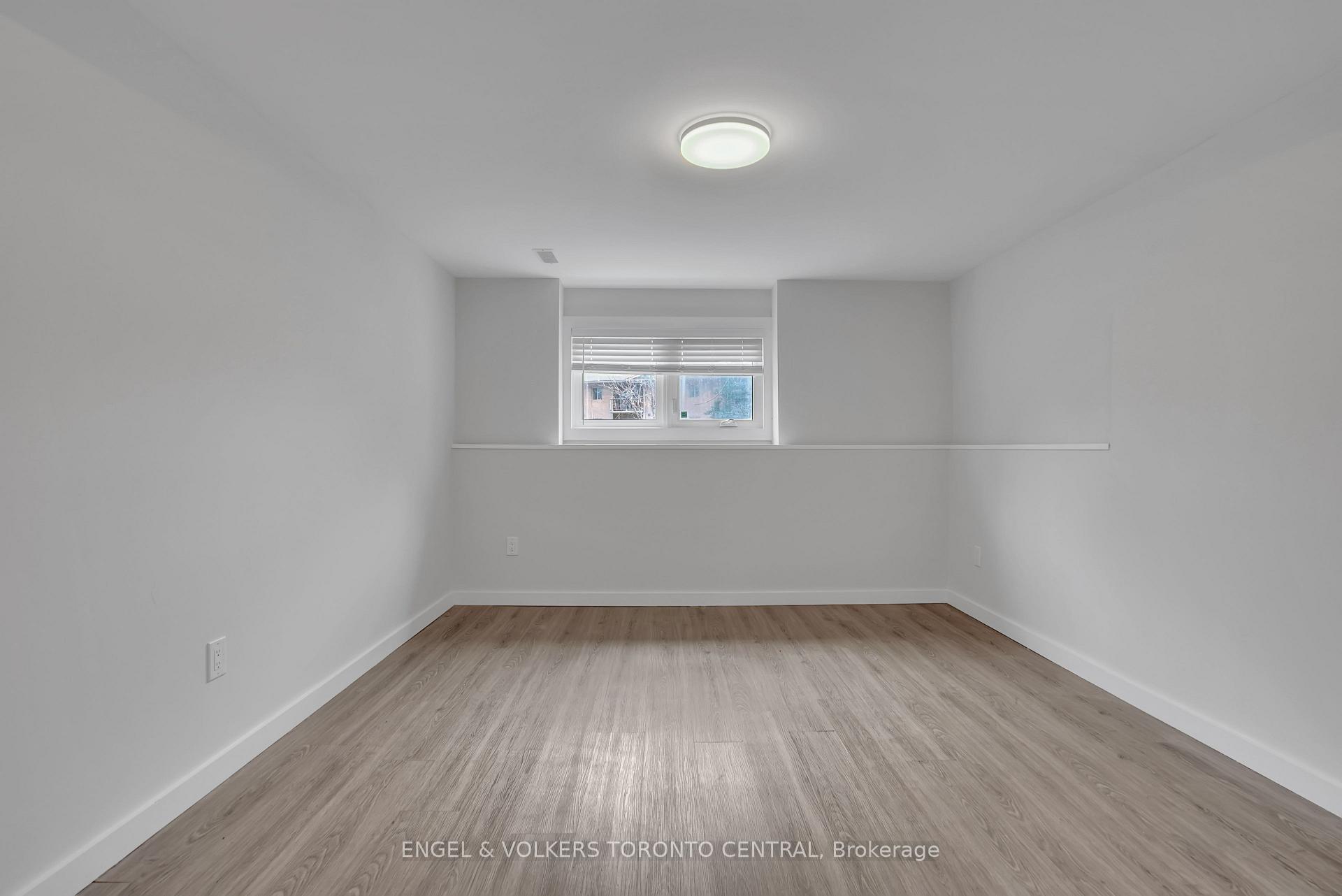 Photo 31 of 192 Edgehill Drive, Barrie, 400 North — HOMEH