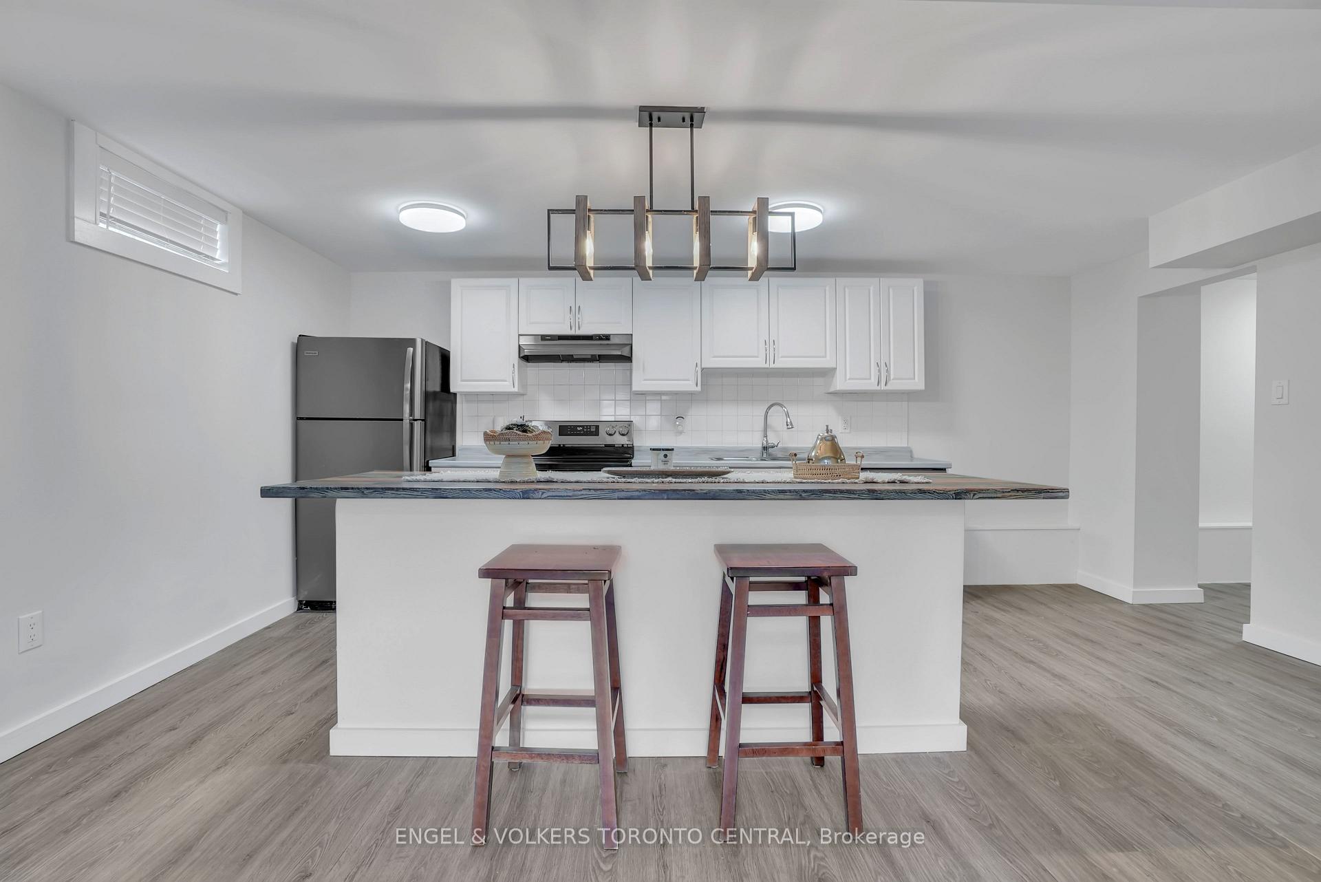 Photo 32 of 192 Edgehill Drive, Barrie, 400 North — HOMEH