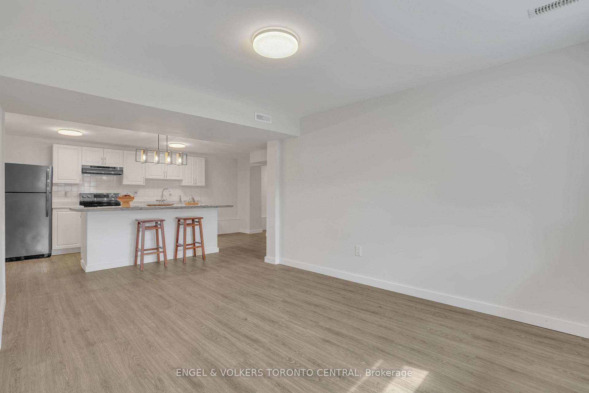 Photo 33 of 192 Edgehill Drive, Barrie, 400 North — HOMEH