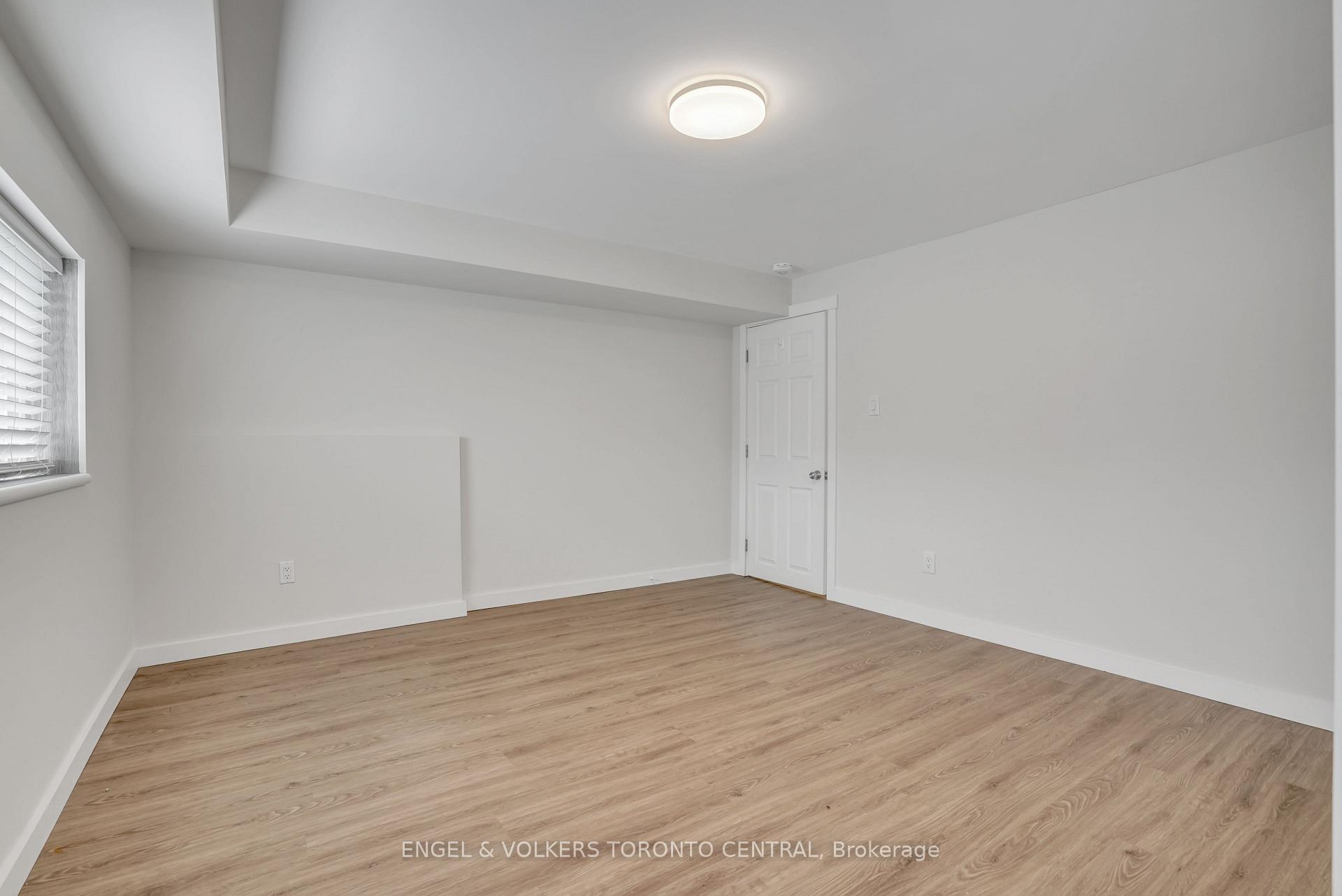 Photo 40 of 192 Edgehill Drive, Barrie, 400 North — HOMEH