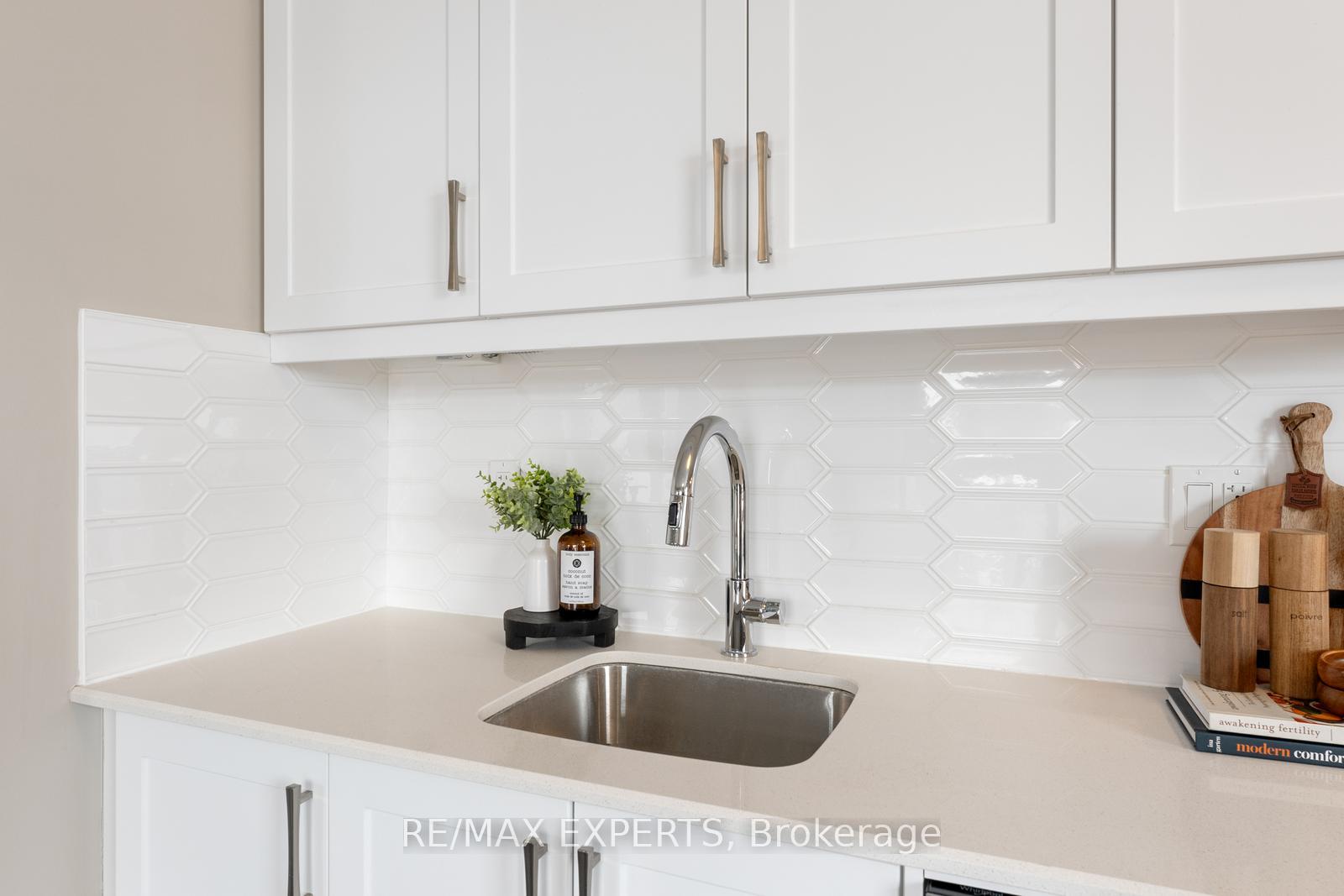 Photo 9 of Unit 315, 50 Ann Street, Caledon, Bolton West — HOMEH