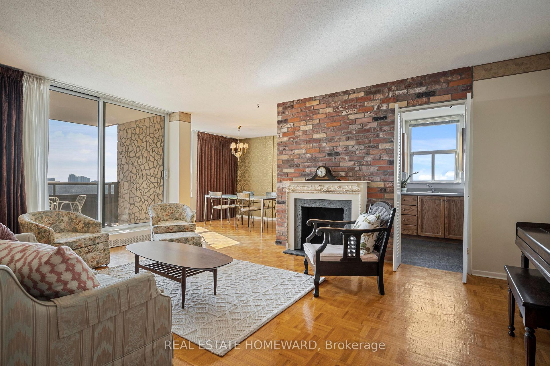 Front of Unit 814, 15 Vicora Linkway