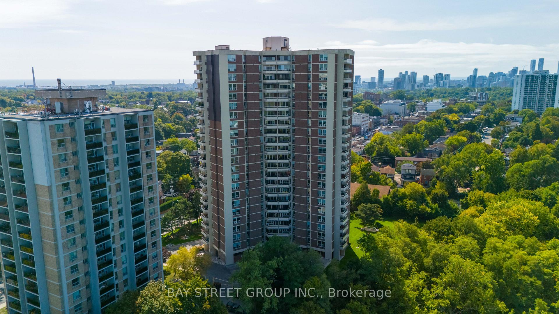 Front of Unit 403, 980 Broadview Avenue