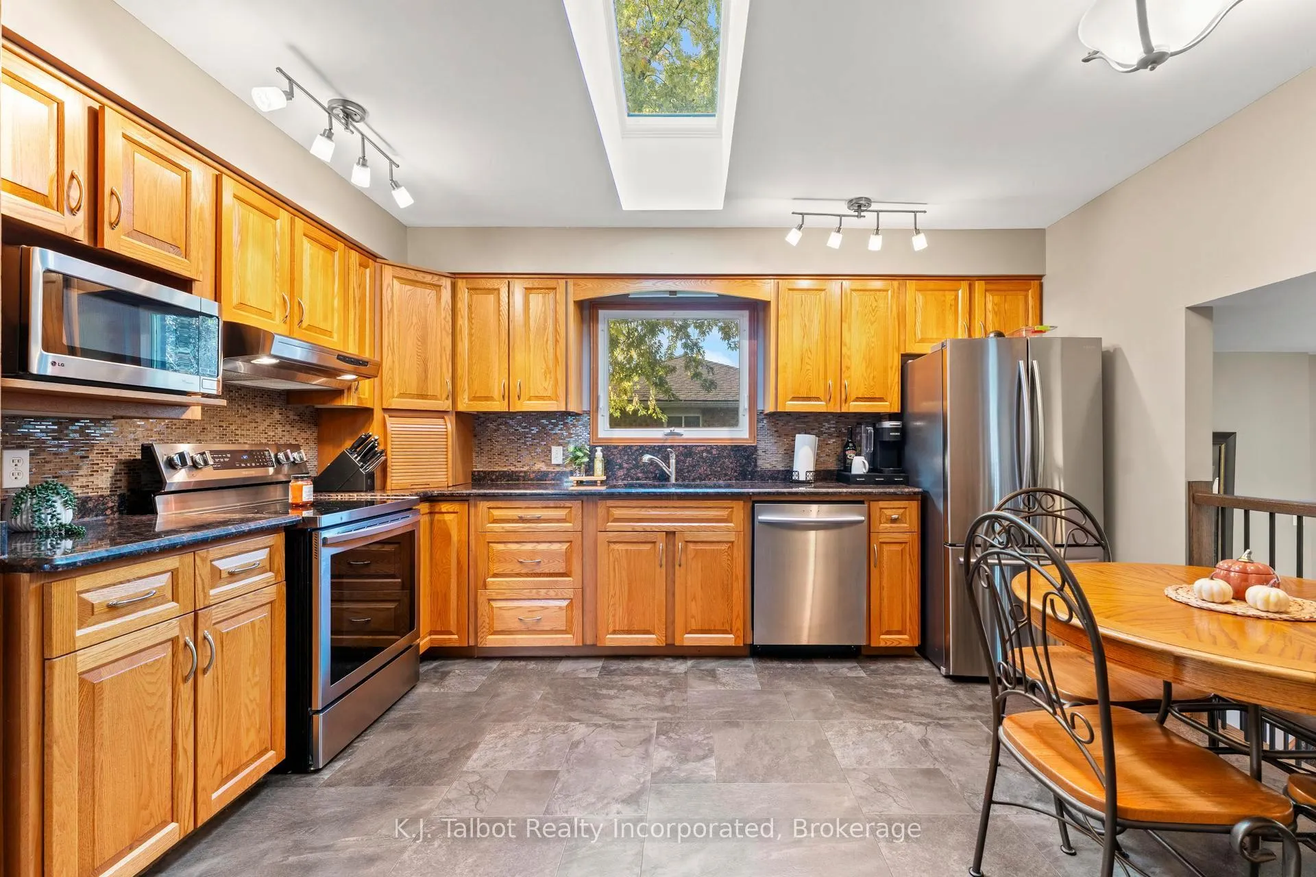 Photo 17 of 370 Eldon Street S, Goderich, Goderich (Town) — HOMEH
