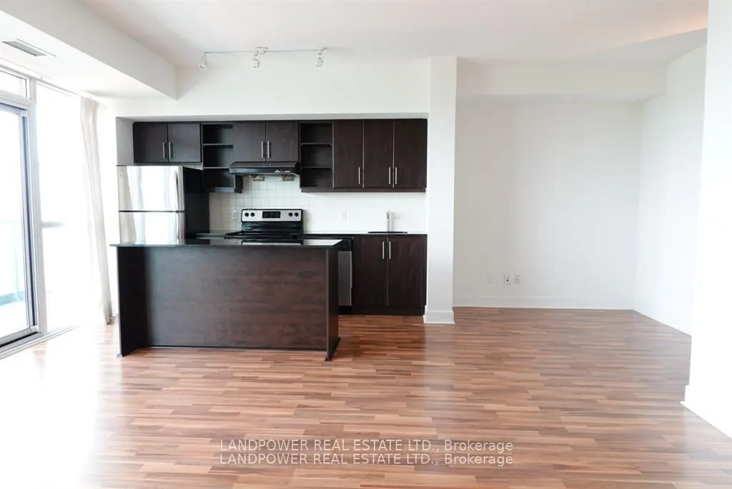 Photo 5 of Unit Lph3, 35 Brian Peck Crescent, Toronto, Thorncliffe Park — HOMEH