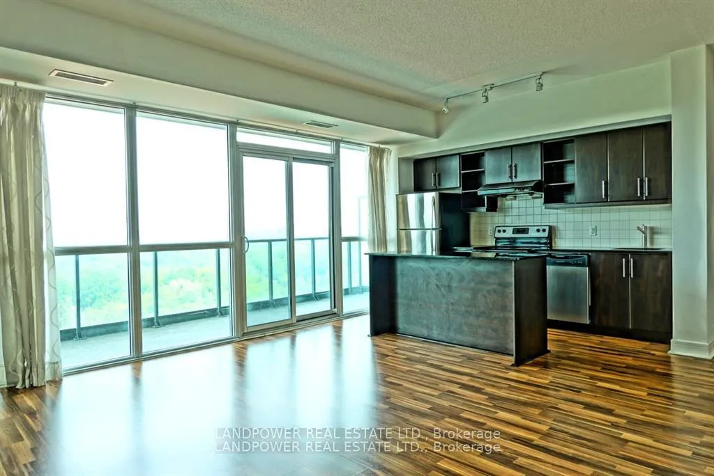 Photo 6 of Unit Lph3, 35 Brian Peck Crescent, Toronto, Thorncliffe Park — HOMEH