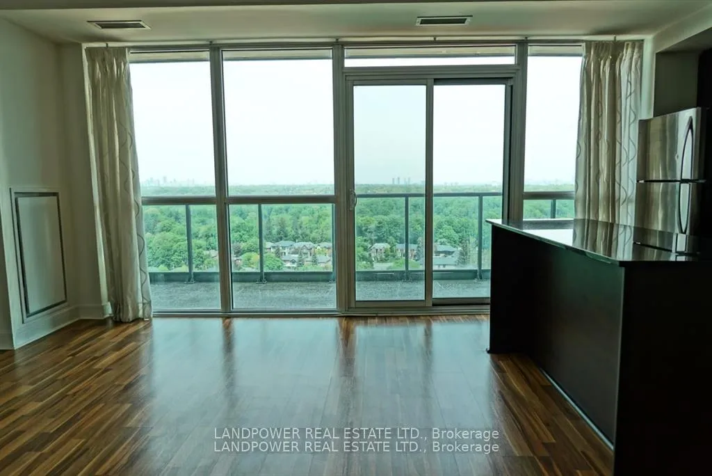Photo 7 of Unit Lph3, 35 Brian Peck Crescent, Toronto, Thorncliffe Park — HOMEH