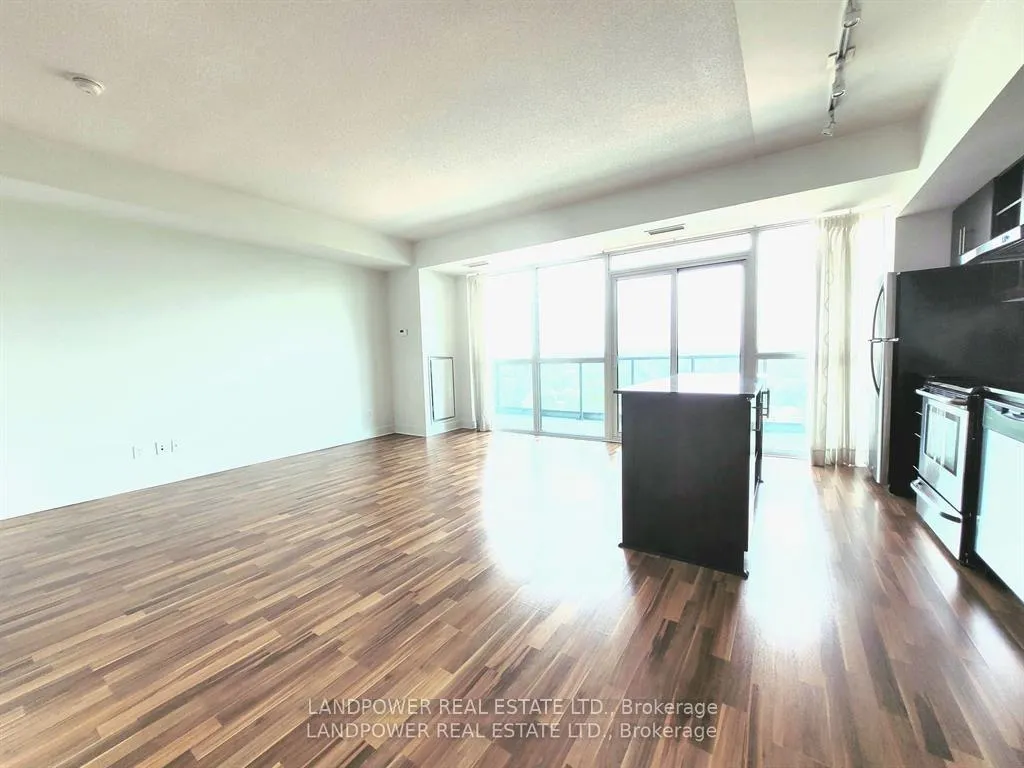 Photo 9 of Unit Lph3, 35 Brian Peck Crescent, Toronto, Thorncliffe Park — HOMEH