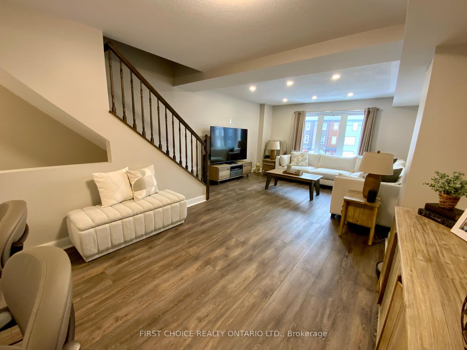Photo 2 of Unit 10, 46 Lakepointe Drive, Ottawa, Avalon East — HOMEH