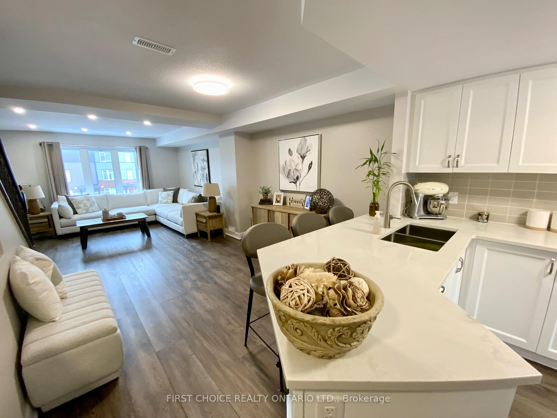 Photo 9 of Unit 10, 46 Lakepointe Drive, Ottawa, Avalon East — HOMEH